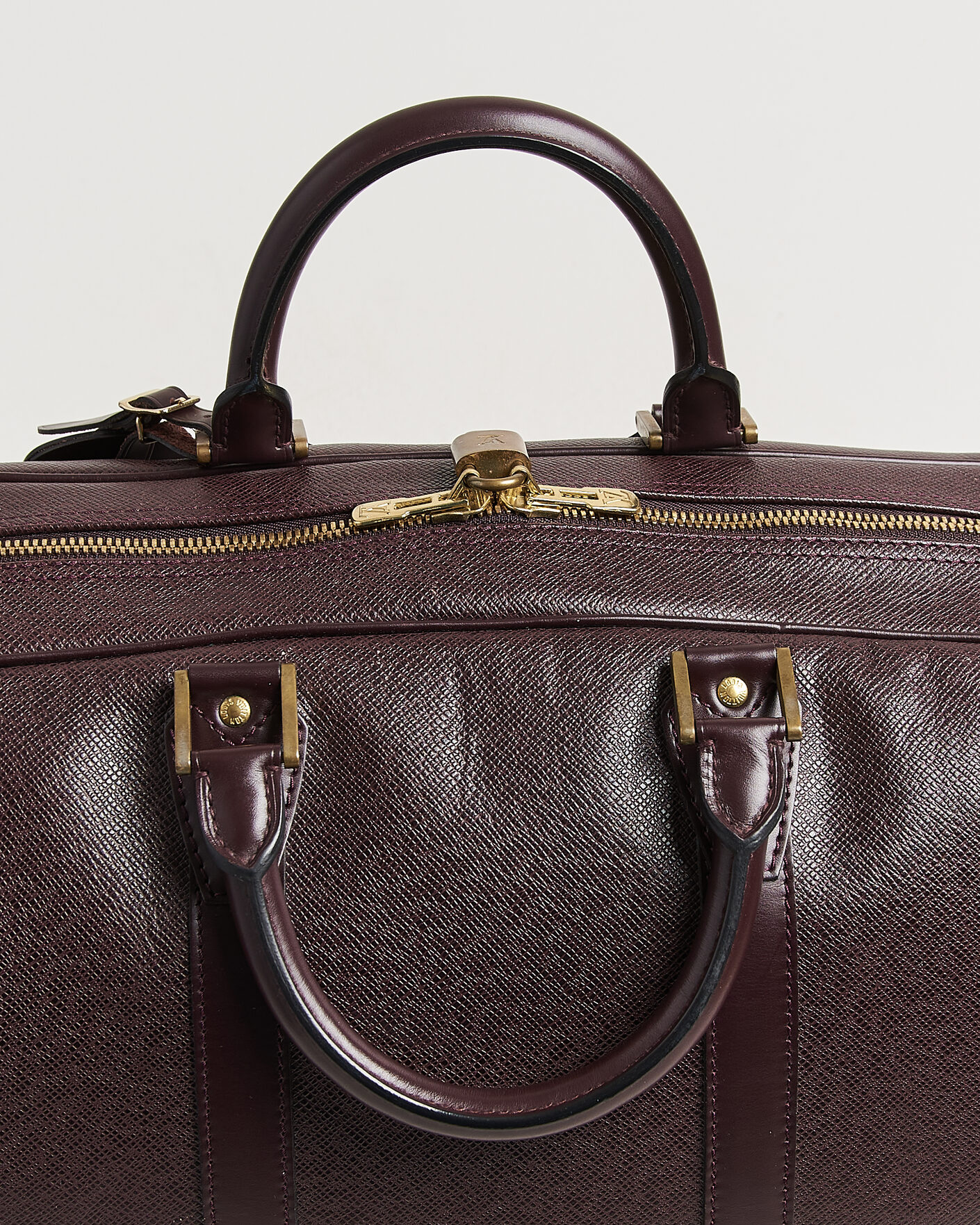 Herre | Pre-Owned & Vintage Bags | Louis Vuitton Pre-Owned | Taiga Kendall Weekend Bag PM Burgundy