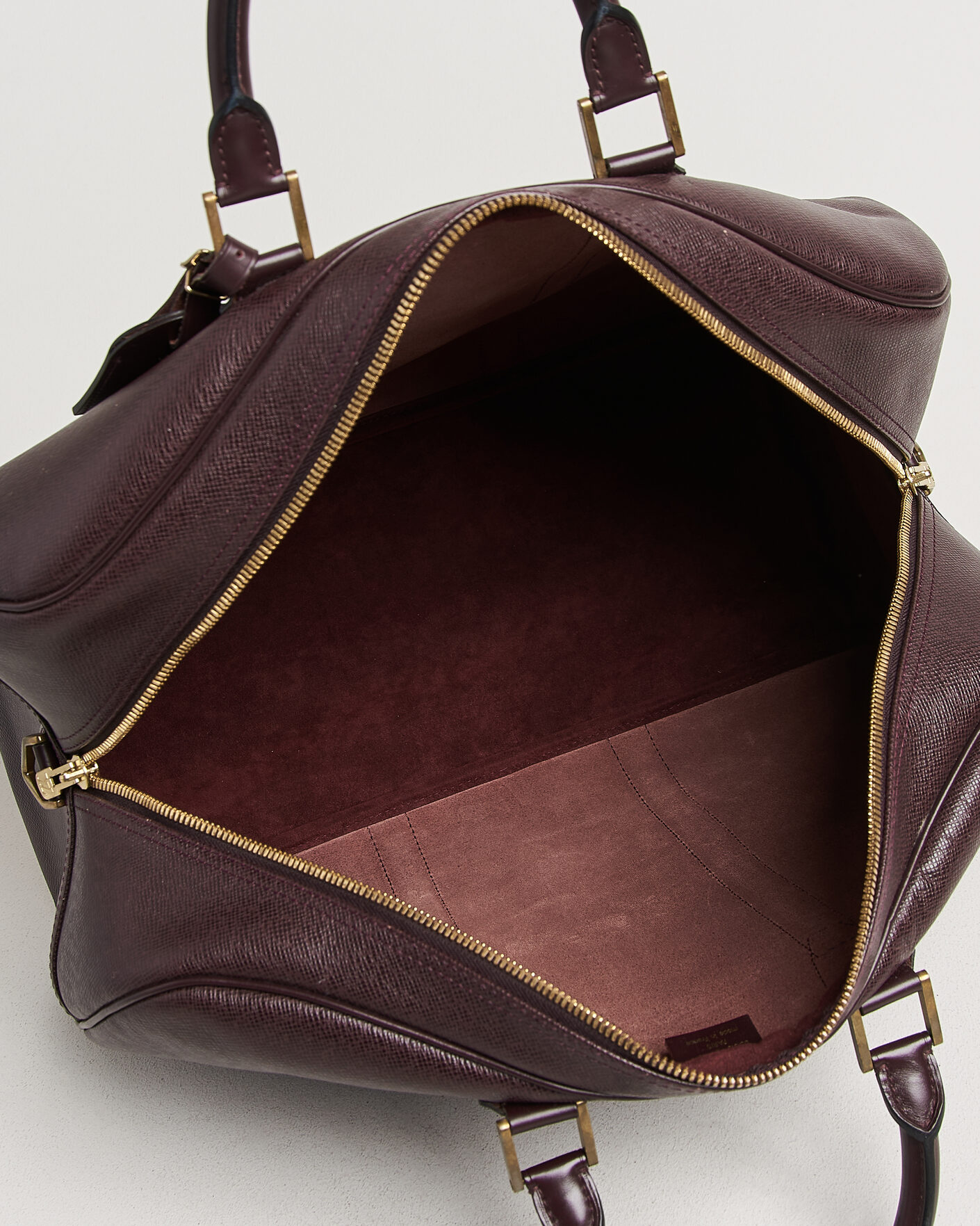 Herre | Pre-Owned & Vintage Bags | Louis Vuitton Pre-Owned | Taiga Kendall Weekend Bag PM Burgundy