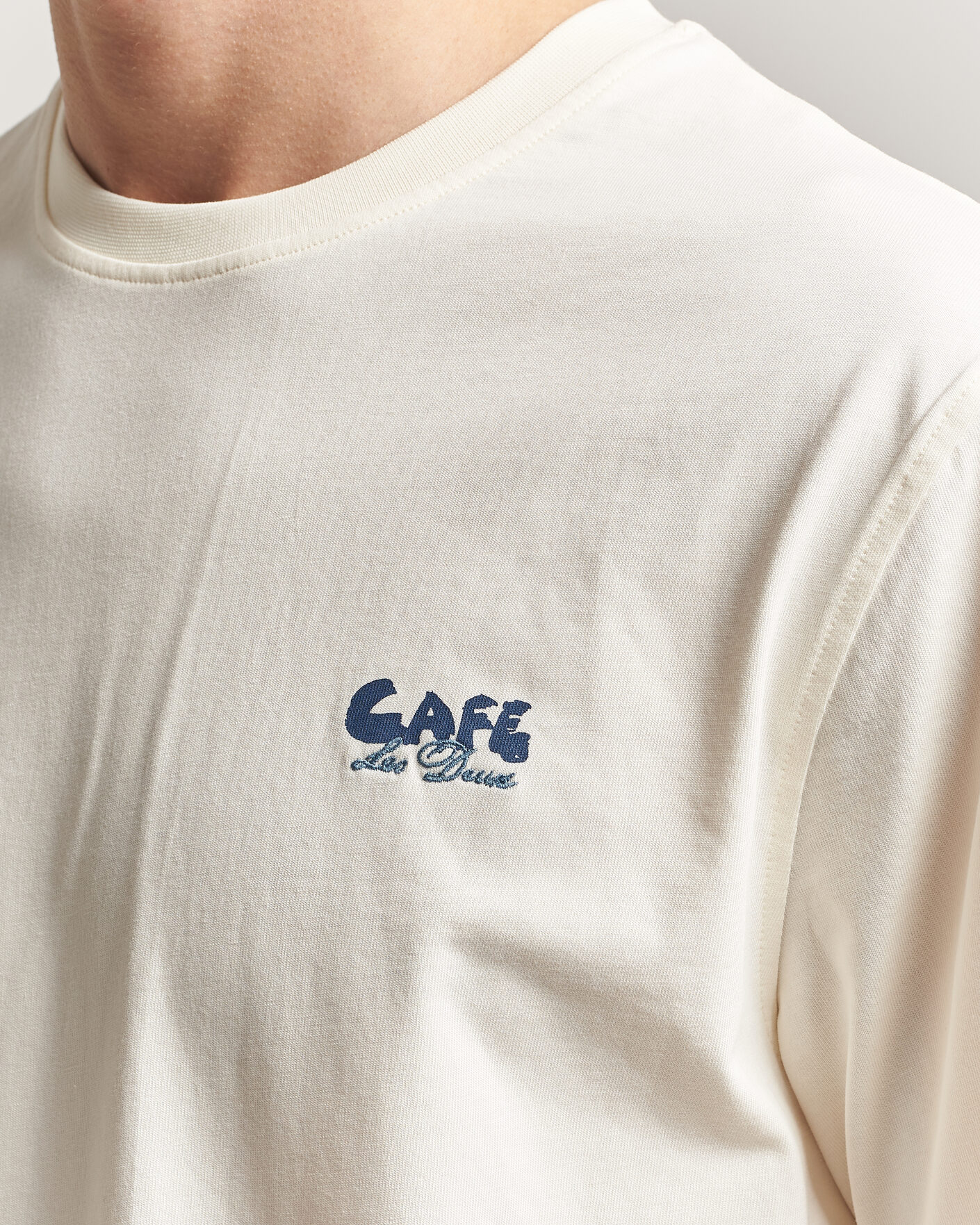 Herre | T-Shirts | LES DEUX | Café Backprint T-Shirt Light Ivory