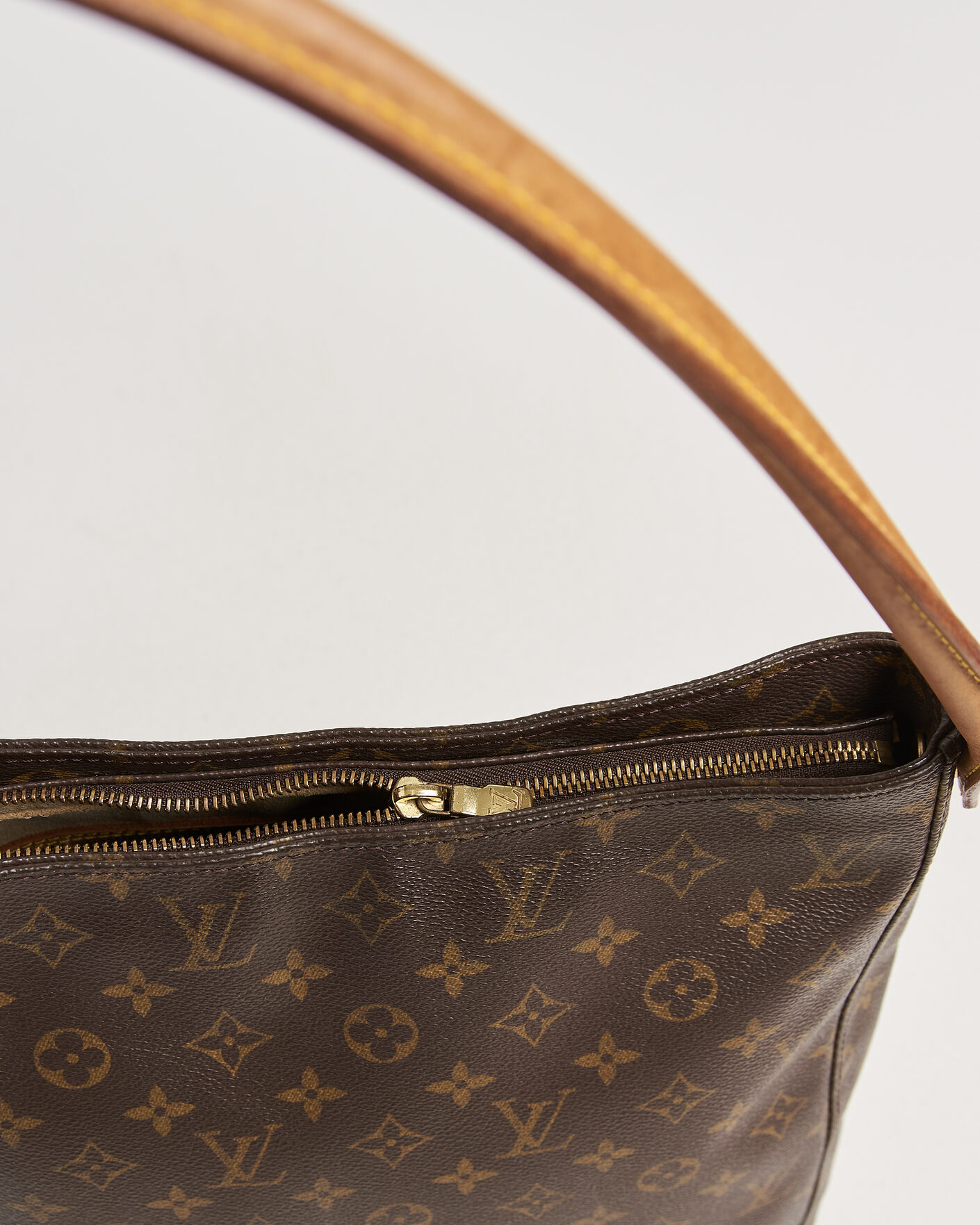 Herre | Pre-Owned & Vintage Bags | Louis Vuitton Pre-Owned | Looping Handbag GM Monogram