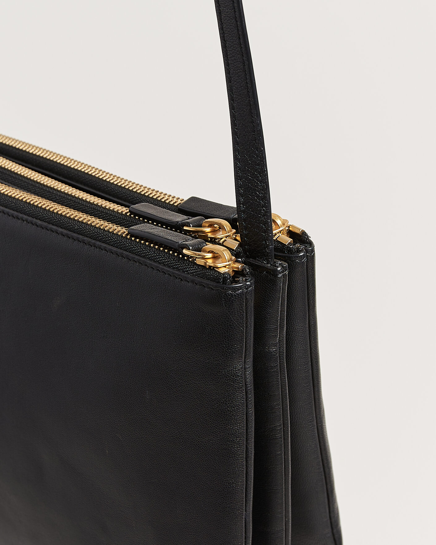 Herre | Pre-Owned & Vintage Bags | Celine Pre-Owned | Trio Bag Medium Leather Black