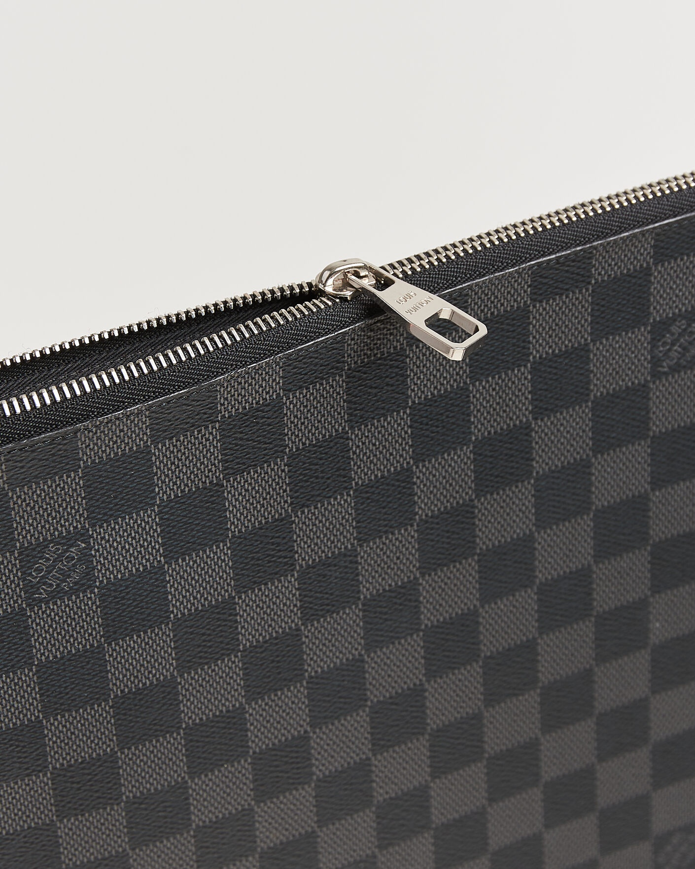 Herre | Pre-Owned & Vintage Bags | Louis Vuitton Pre-Owned | Pochette Jules Damier Graphite