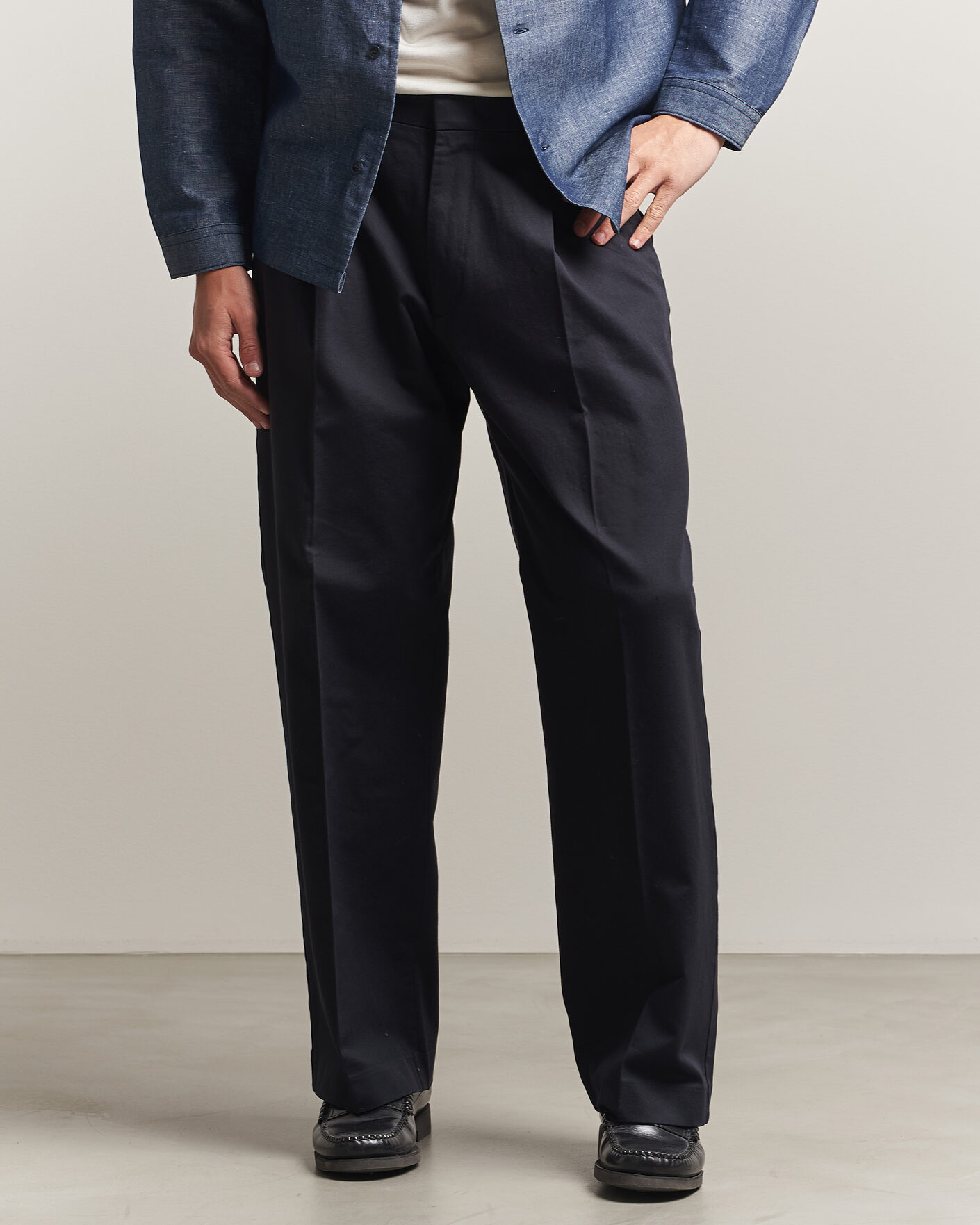 Herre | Bukser | NN07 | Kay Relaxed Fit Pleated Cotton Trousers Navy Blue