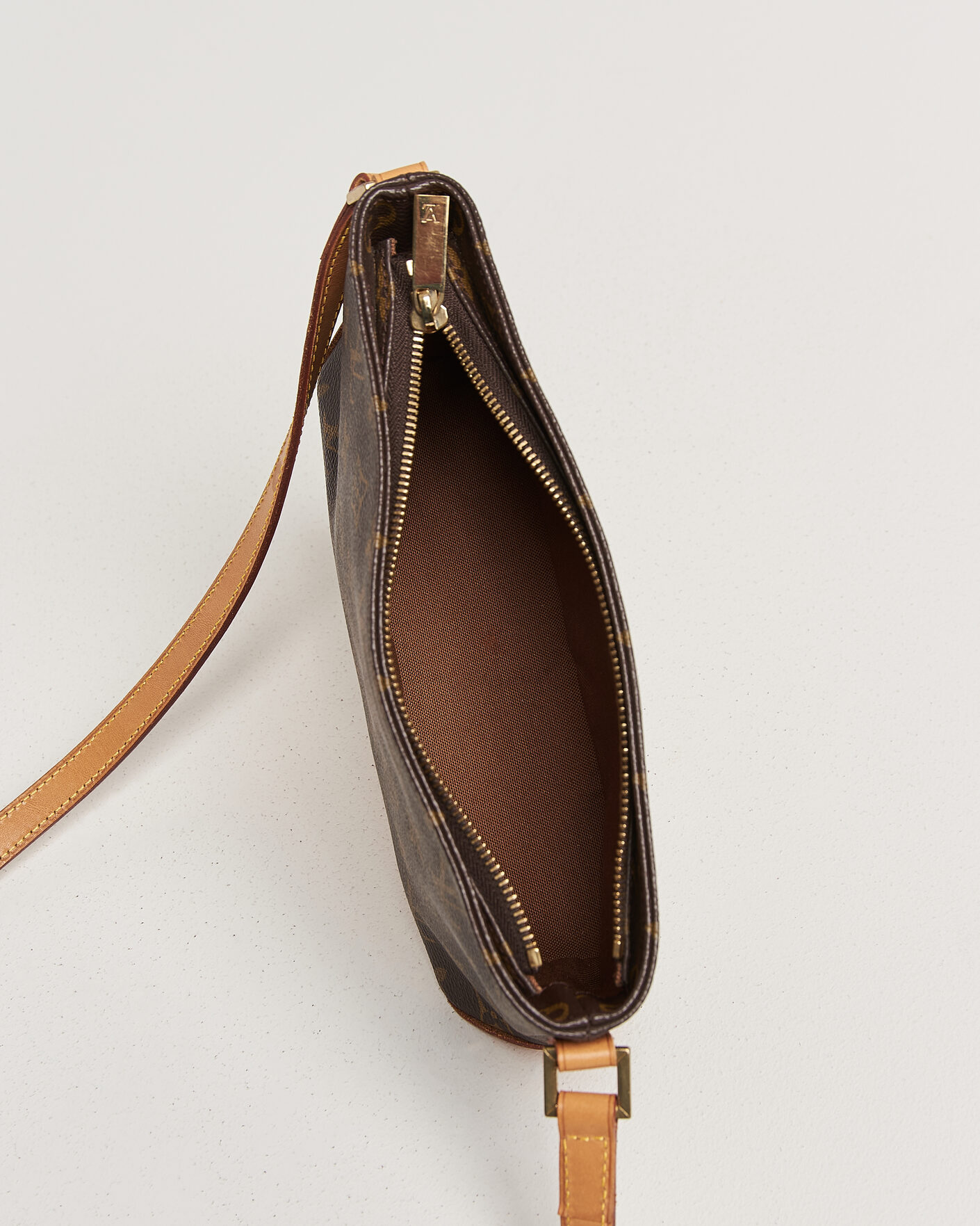 Herre | Pre-Owned & Vintage Bags | Louis Vuitton Pre-Owned | Trotteur Crossbody Bag Monogram