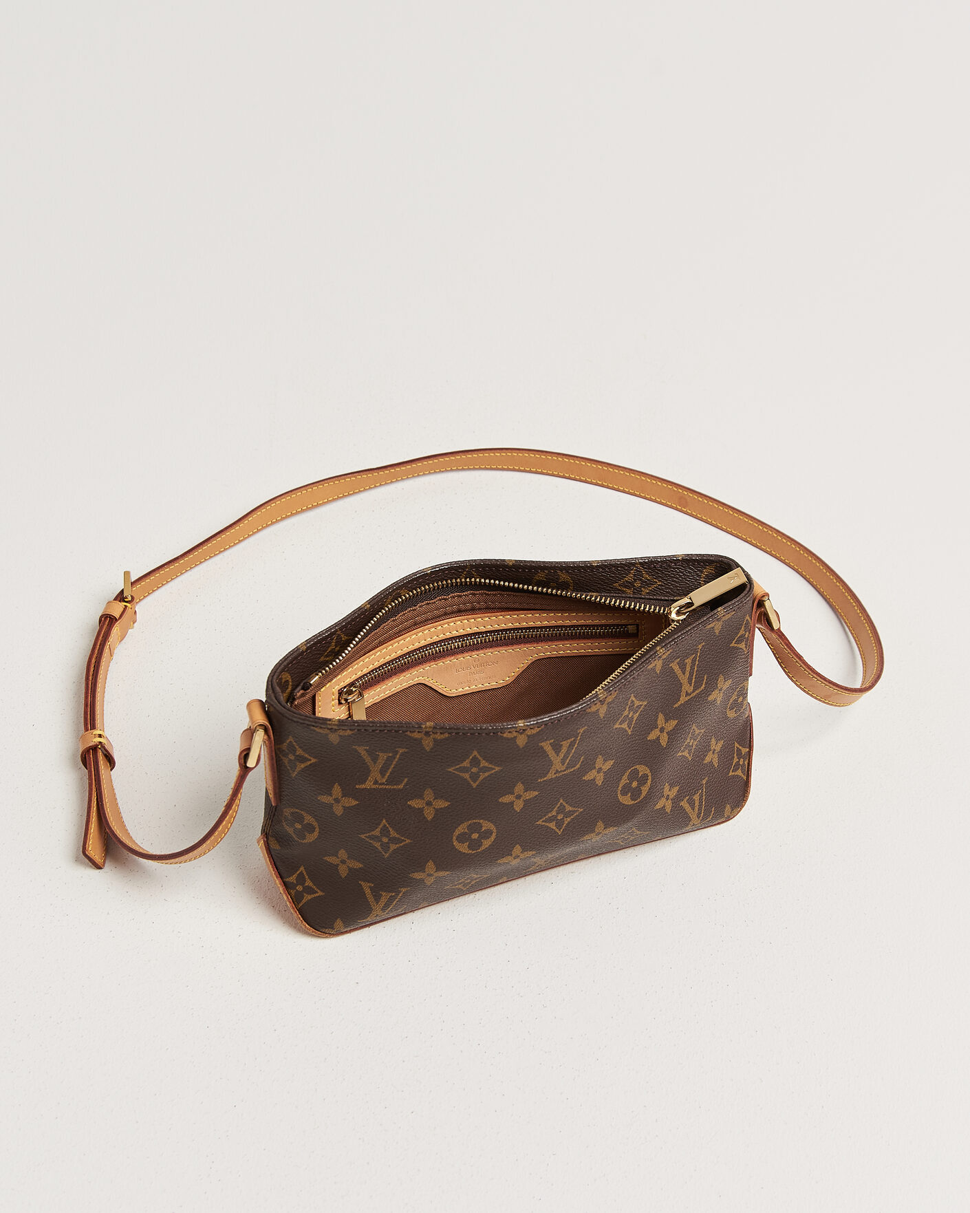 Herre | Pre-Owned & Vintage Bags | Louis Vuitton Pre-Owned | Trotteur Crossbody Bag Monogram