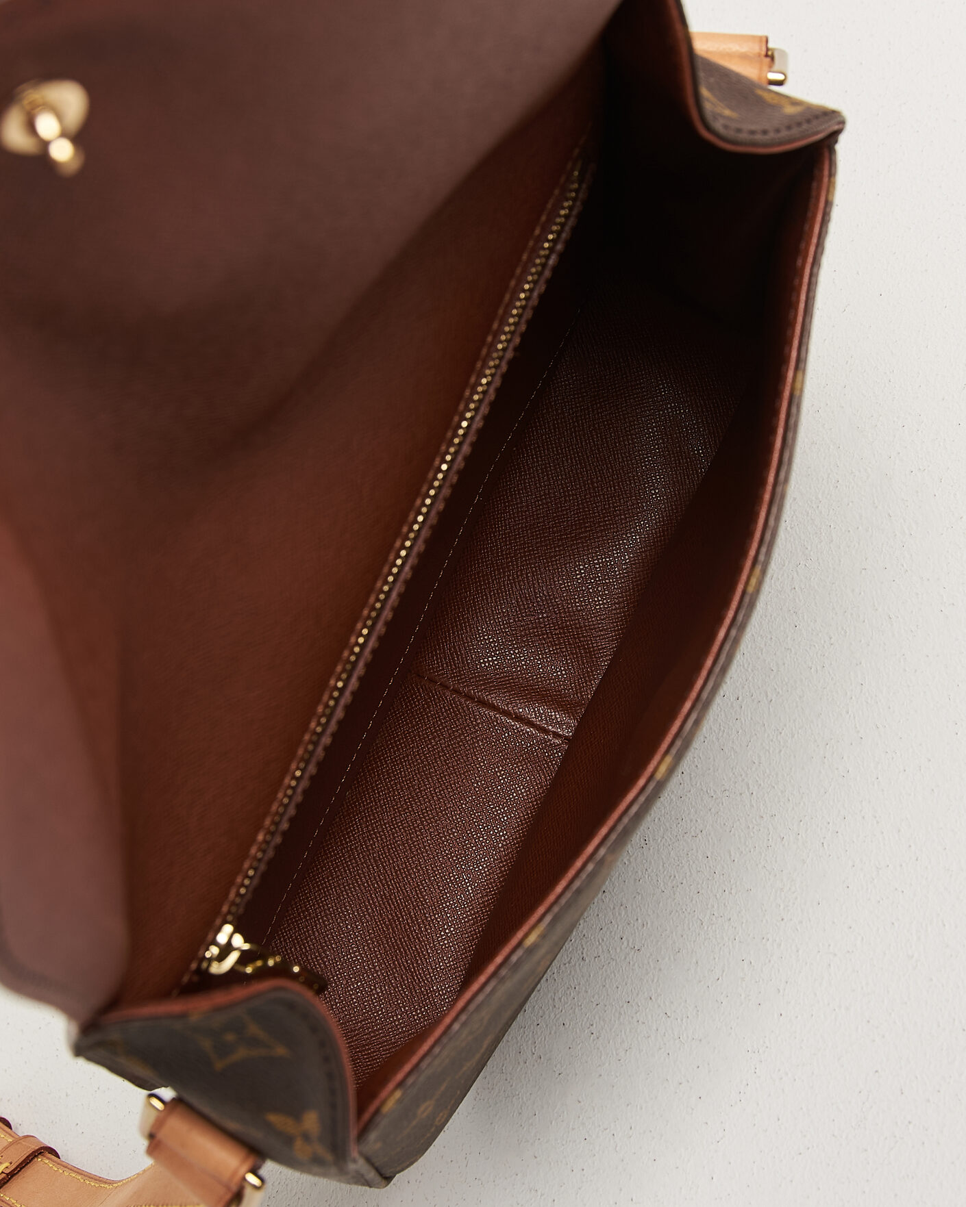 Herre | Pre-Owned & Vintage Bags | Louis Vuitton Pre-Owned | Saint Cloud GM Bag Monogram