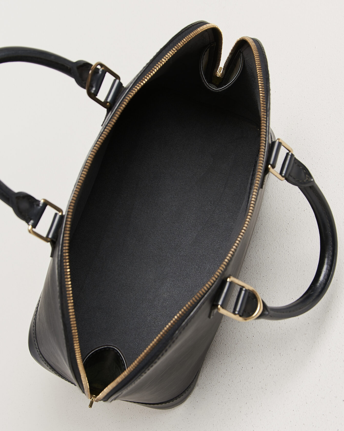 Herre | Pre-Owned & Vintage Bags | Louis Vuitton Pre-Owned | Alma PM Bag Epi Leather Black