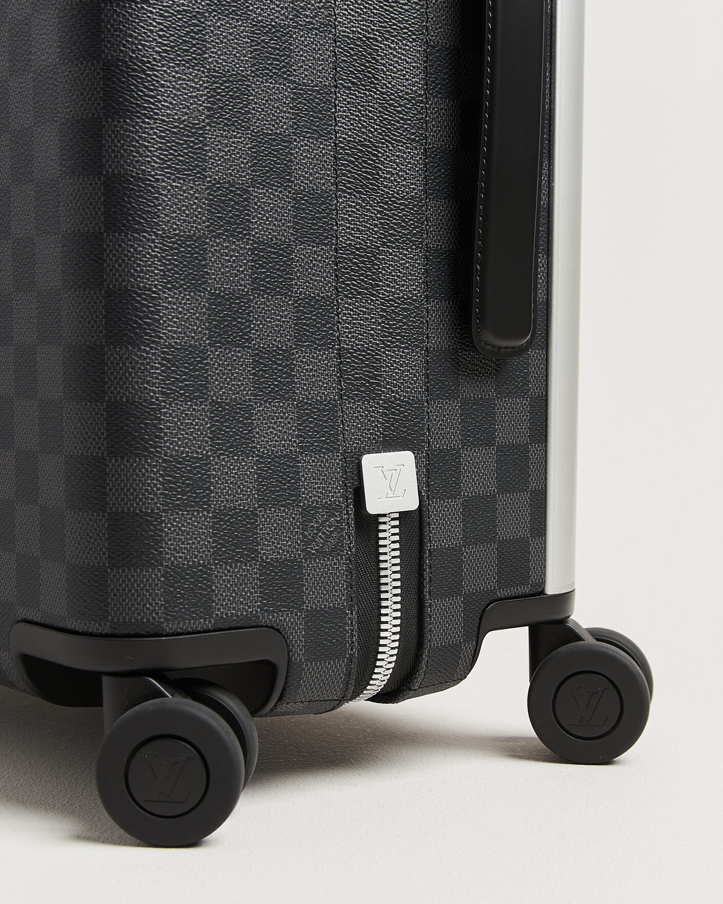 Herre | Pre-Owned & Vintage Bags | Louis Vuitton Pre-Owned | Horizon 55 Damier Graphite
