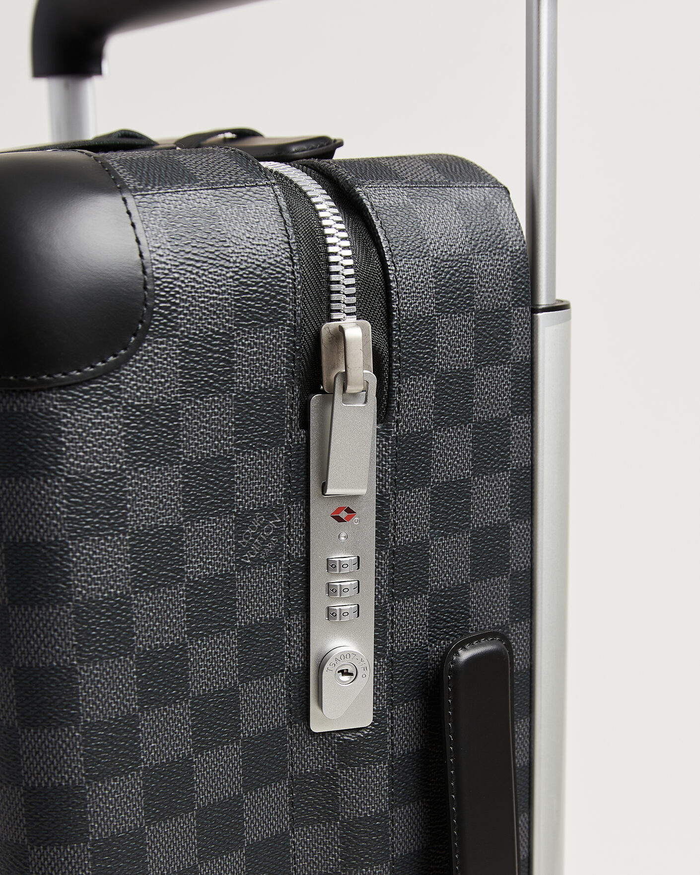 Herre | Pre-Owned & Vintage Bags | Louis Vuitton Pre-Owned | Horizon 55 Damier Graphite