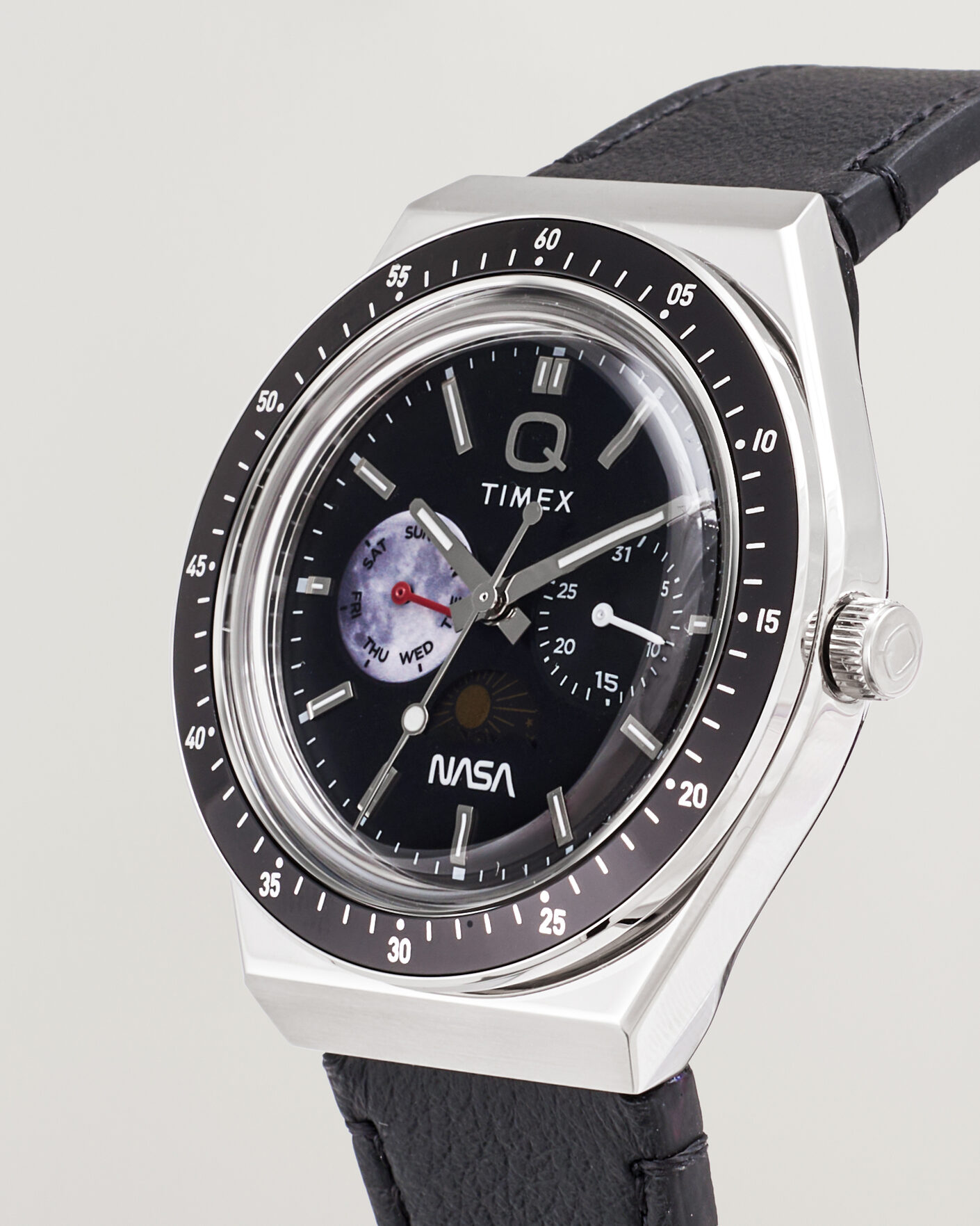 Herre | Timex Q Timex x NASA Luminous Leather Strap 40mm Black Dial | Timex | Q x NASA Luminous Leather Strap 40mm Black Dial