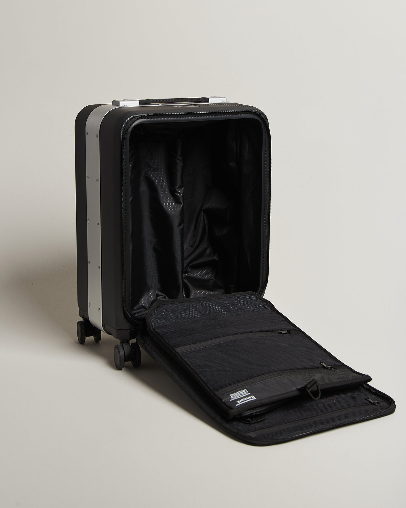 Herre | Vesker | DB | Ramverk Pro Front-Access Carry On Silver/Black