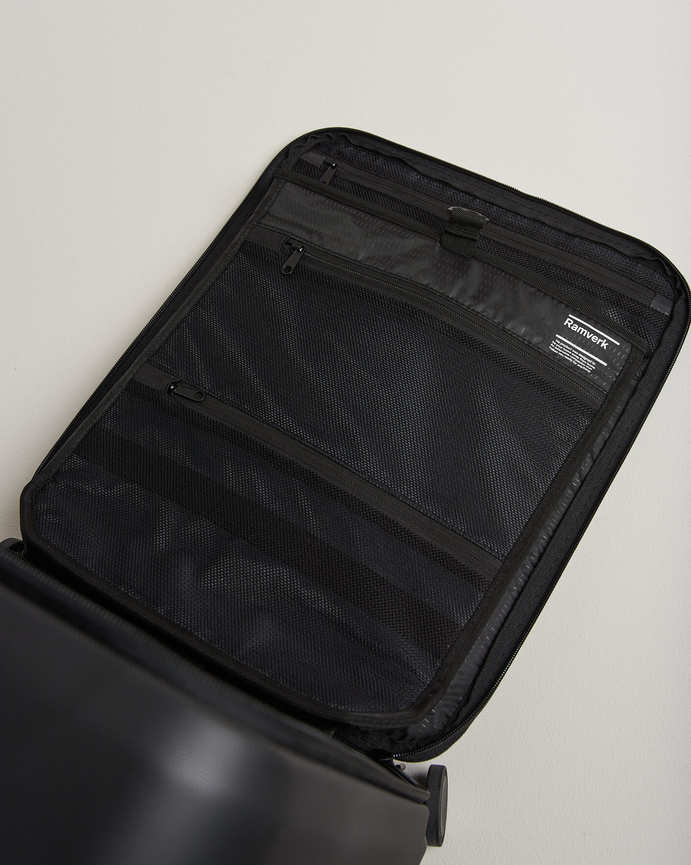 Herre | Vesker | DB | Ramverk Pro Front-Access Carry On Silver/Black