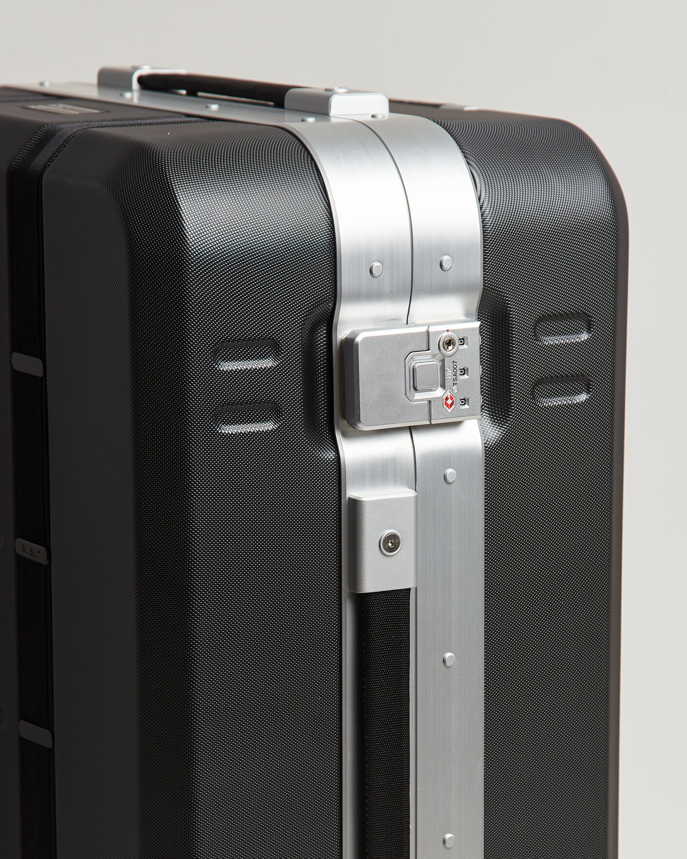 Herre | Vesker | DB | Ramverk Pro Check-In Luggage Medium Silver/Black