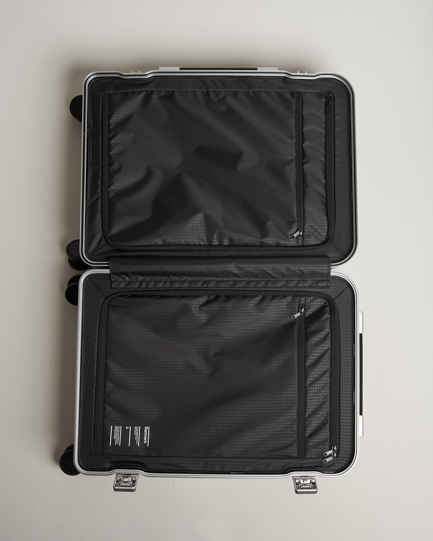 Herre | Vesker | DB | Ramverk Pro Check-In Luggage Medium Silver/Black