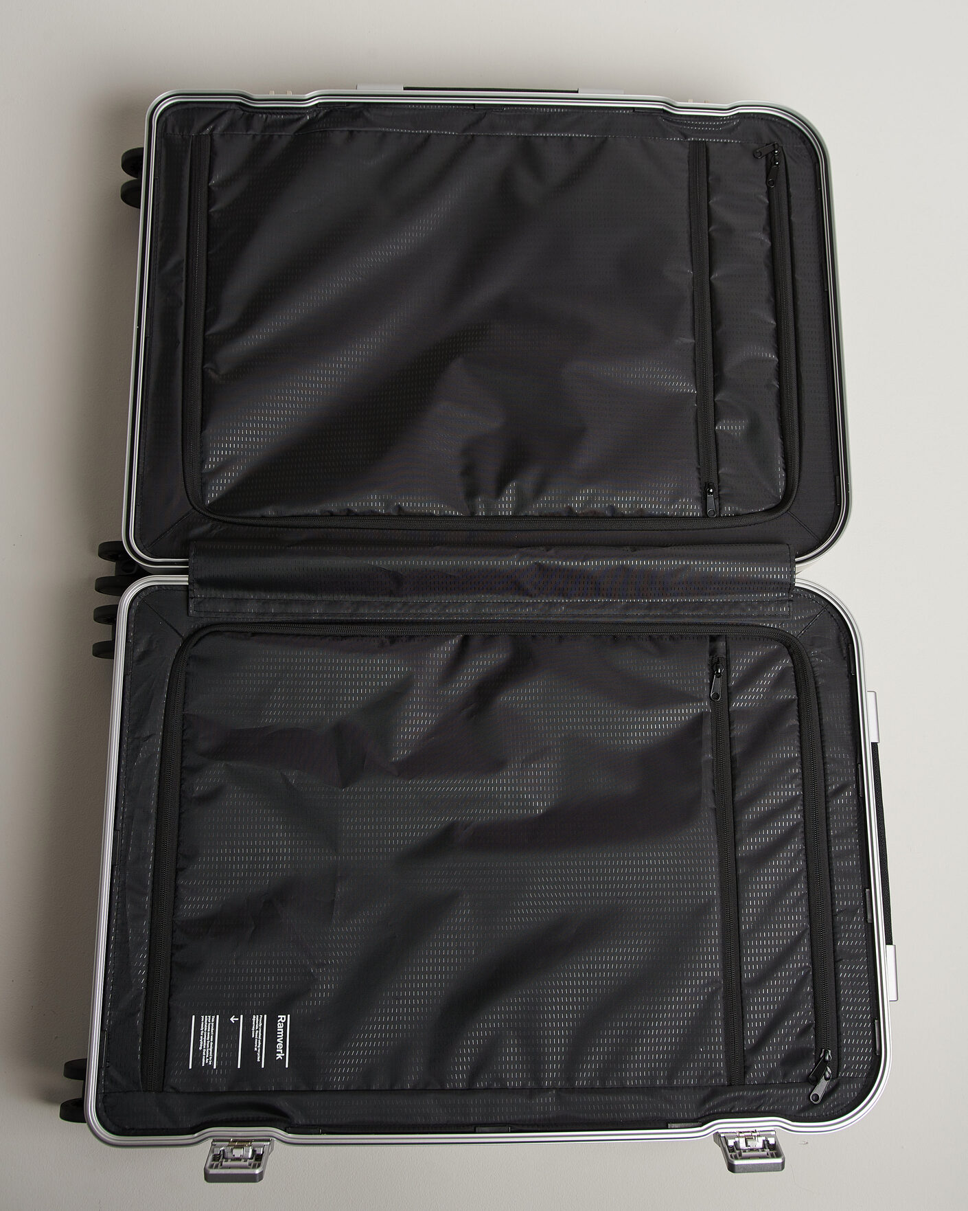 Herre | Vesker | DB | Ramverk Pro Check-In Luggage Large Silver/Black