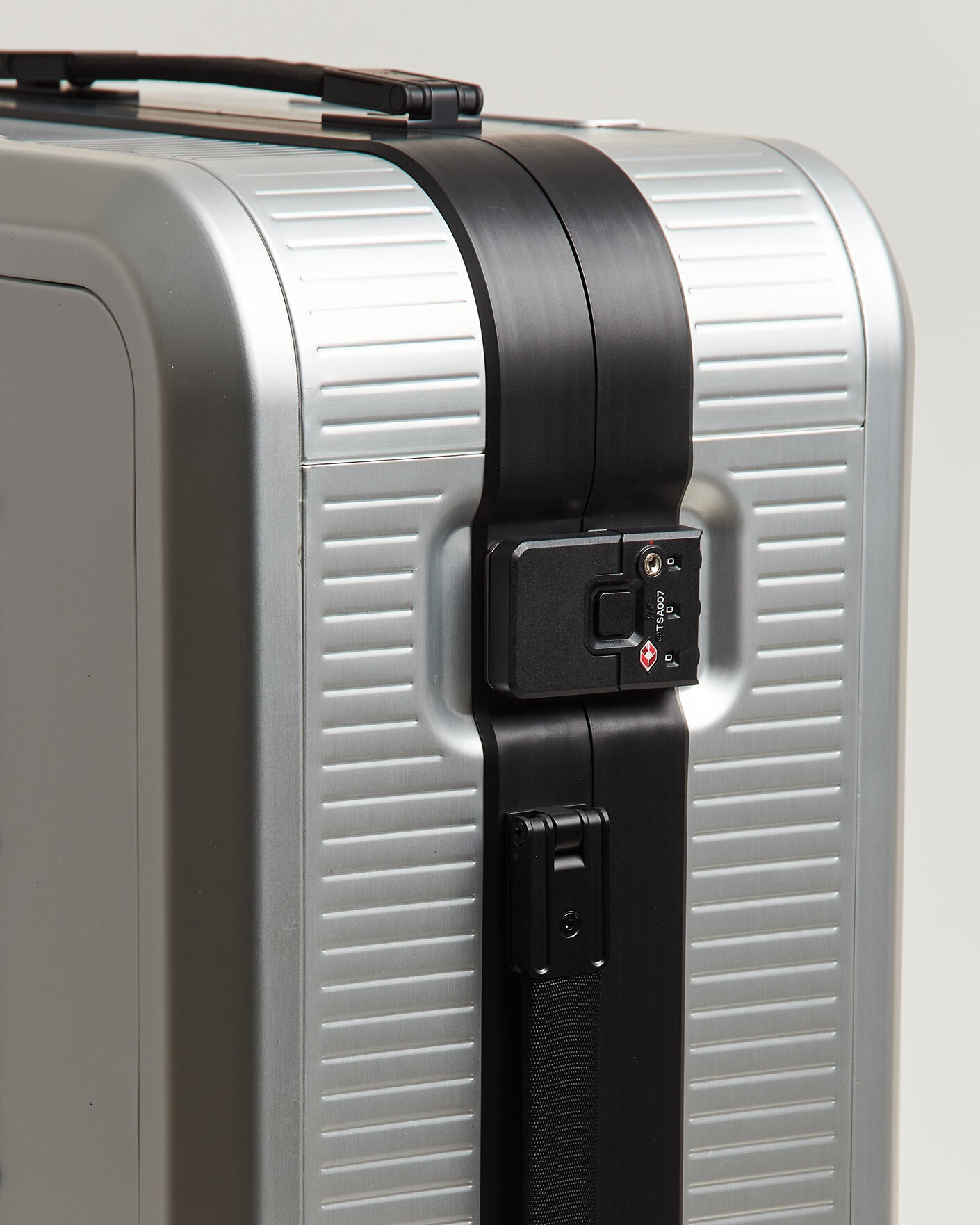 Herre | Vesker | DB | Ramverk Alu Pro Check-In Luggage Medium Silver/Onyx
