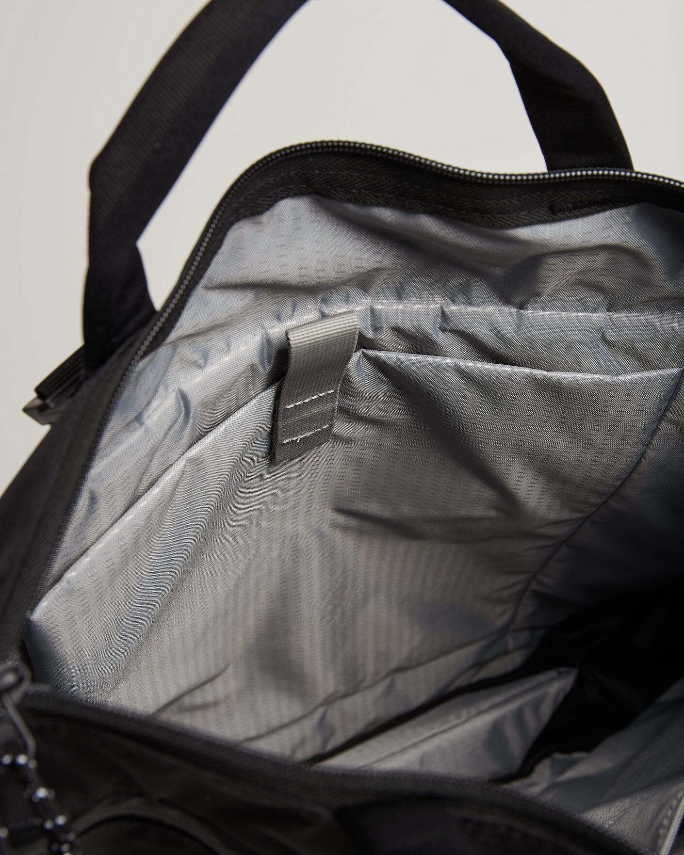 Herre | DB Utility Tote 32L Black Out | DB | Utility Tote 32L Black Out