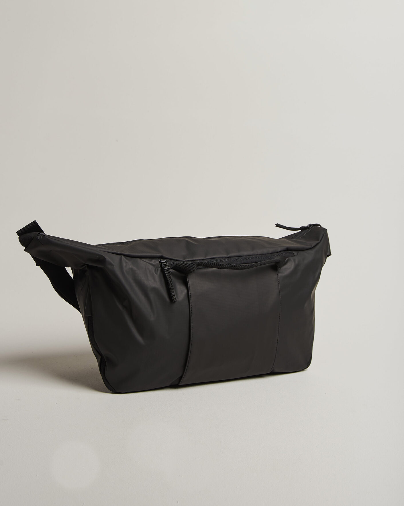 Herre | Vesker | DB | Ramverk Pro Sling Bag 24L Black Out