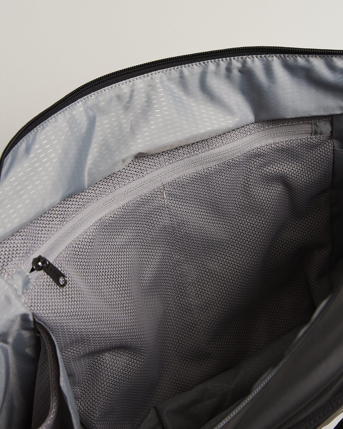 Herre | Vesker | DB | Ramverk Pro Sling Bag 24L Black Out