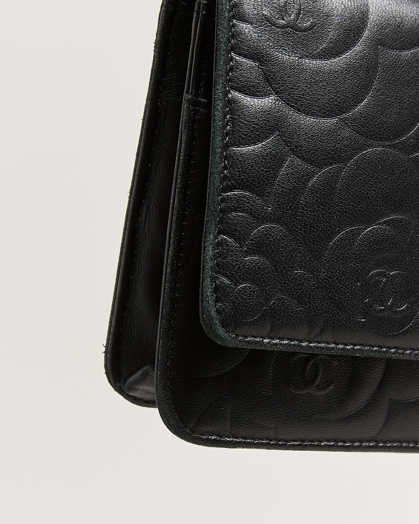 Herre | Pre-Owned & Vintage Bags | Chanel Pre-Owned | Wallet On Chain Camelia Lambskin Black