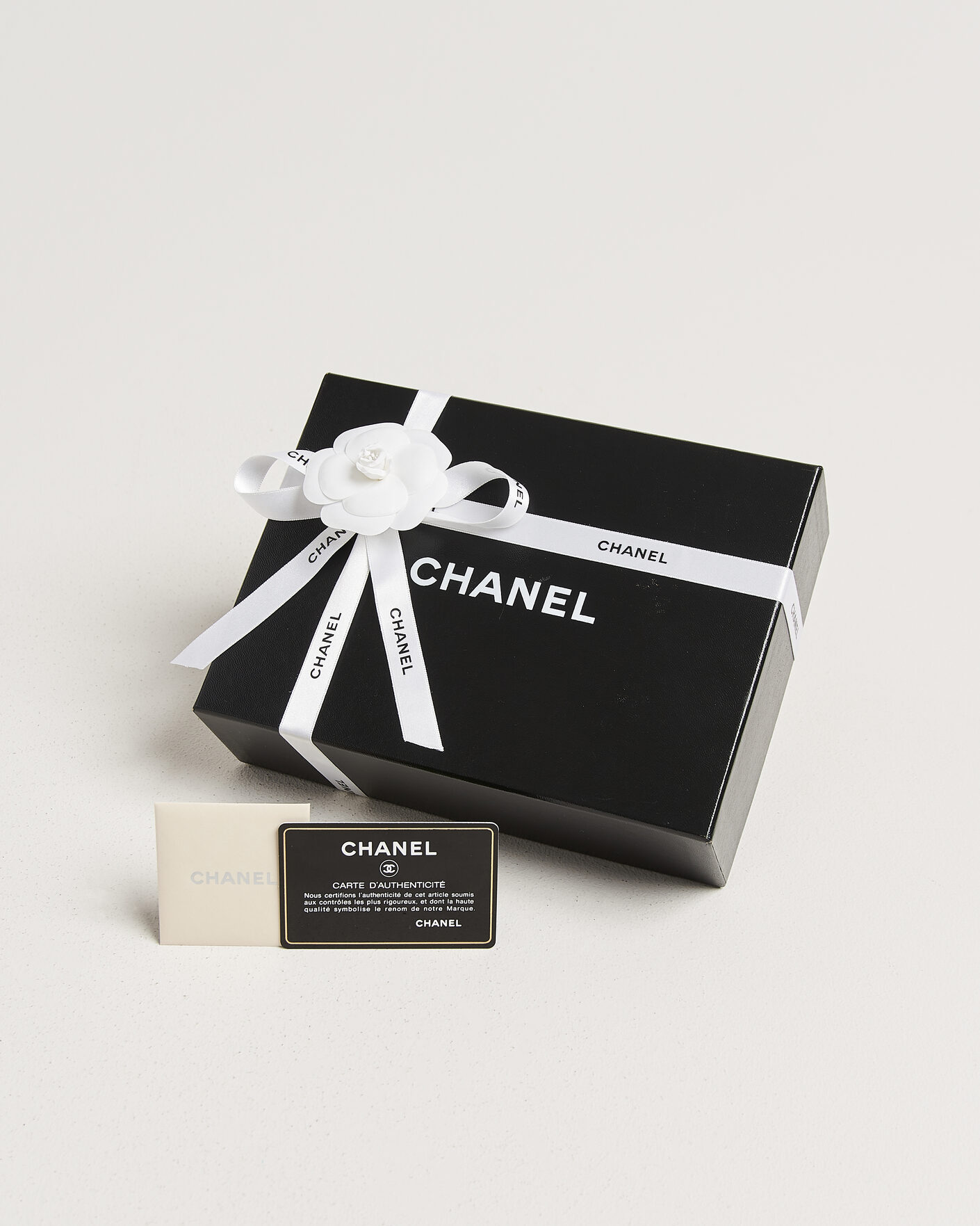 Herre | Pre-Owned & Vintage Bags | Chanel Pre-Owned | Wallet On Chain Camelia Lambskin Black