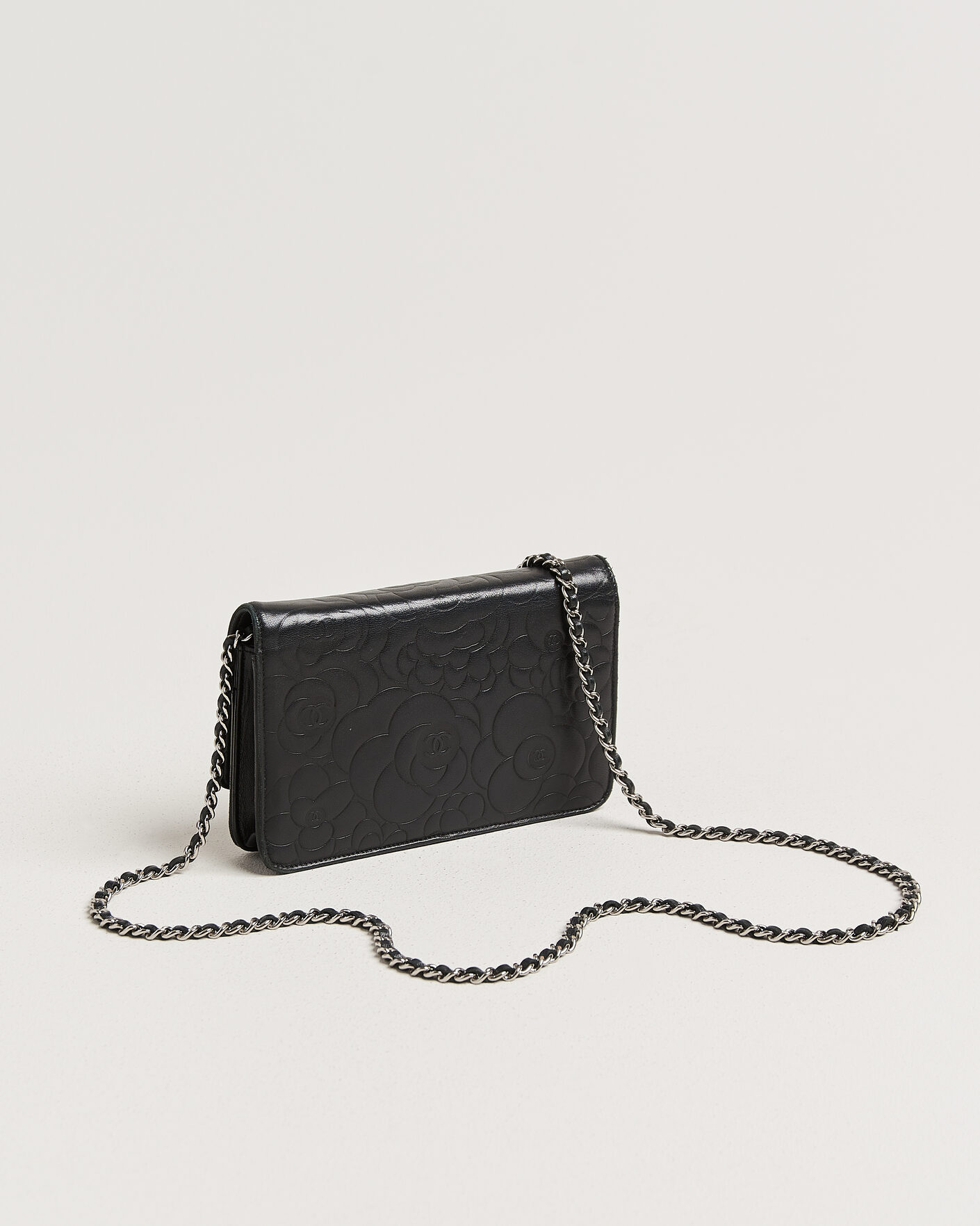 Herre | Pre-Owned & Vintage Bags | Chanel Pre-Owned | Wallet On Chain Camelia Lambskin Black