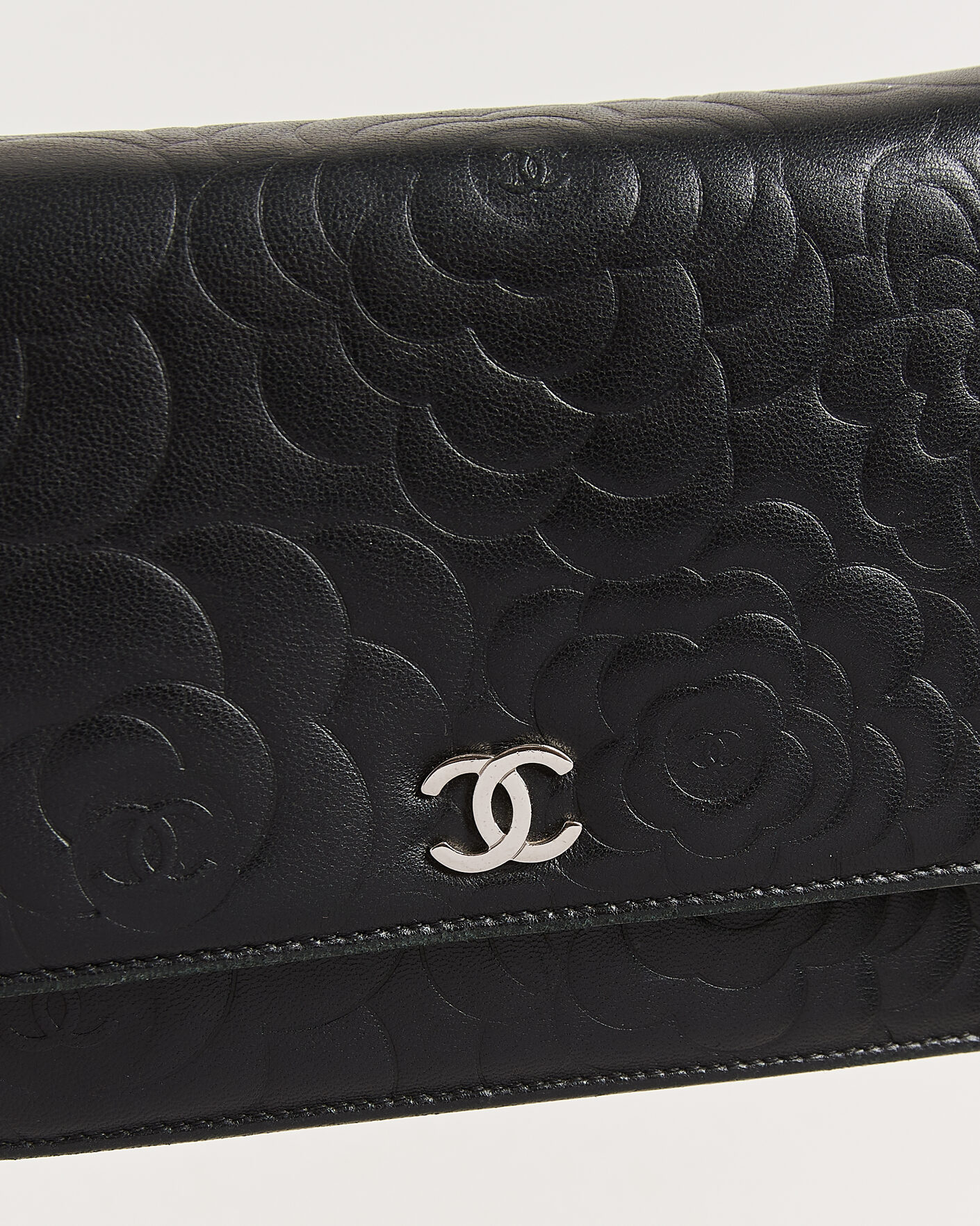 Herre | Pre-Owned & Vintage Bags | Chanel Pre-Owned | Wallet On Chain Camelia Lambskin Black