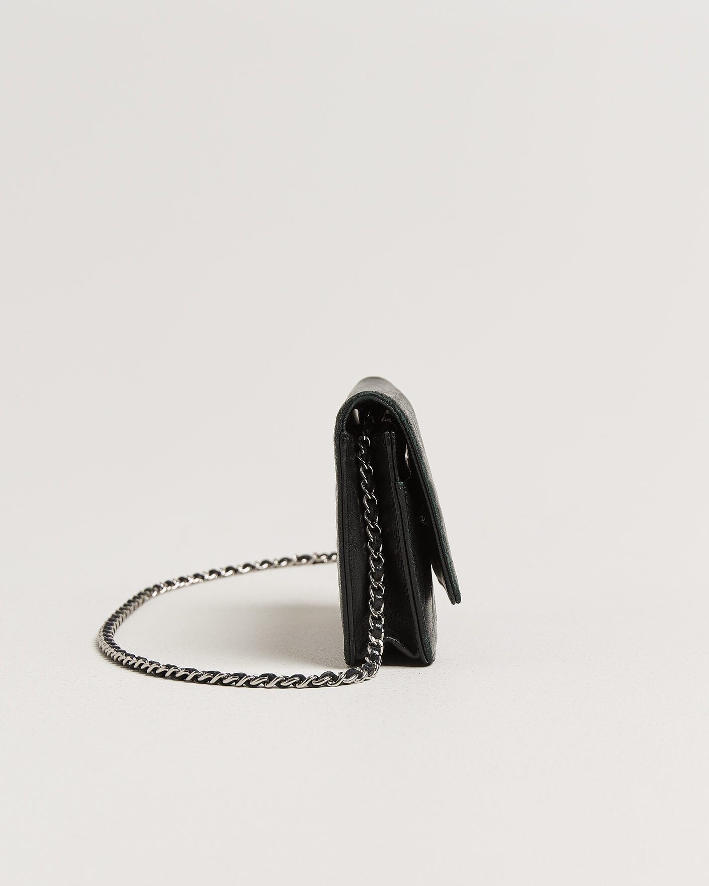 Herre | Pre-Owned & Vintage Bags | Chanel Pre-Owned | Wallet On Chain Camelia Lambskin Black