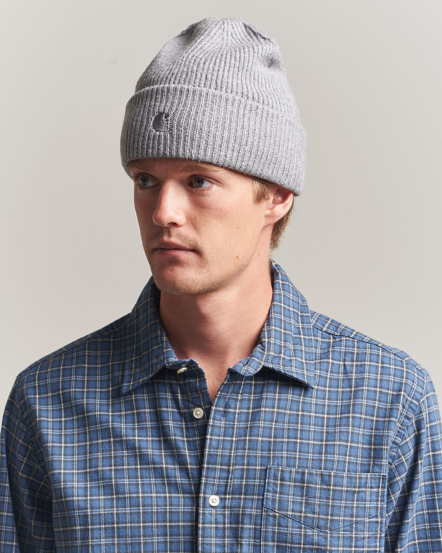 Herre | Luer | Carhartt WIP | Curtis Tonal Logo Beanie Shady Grey