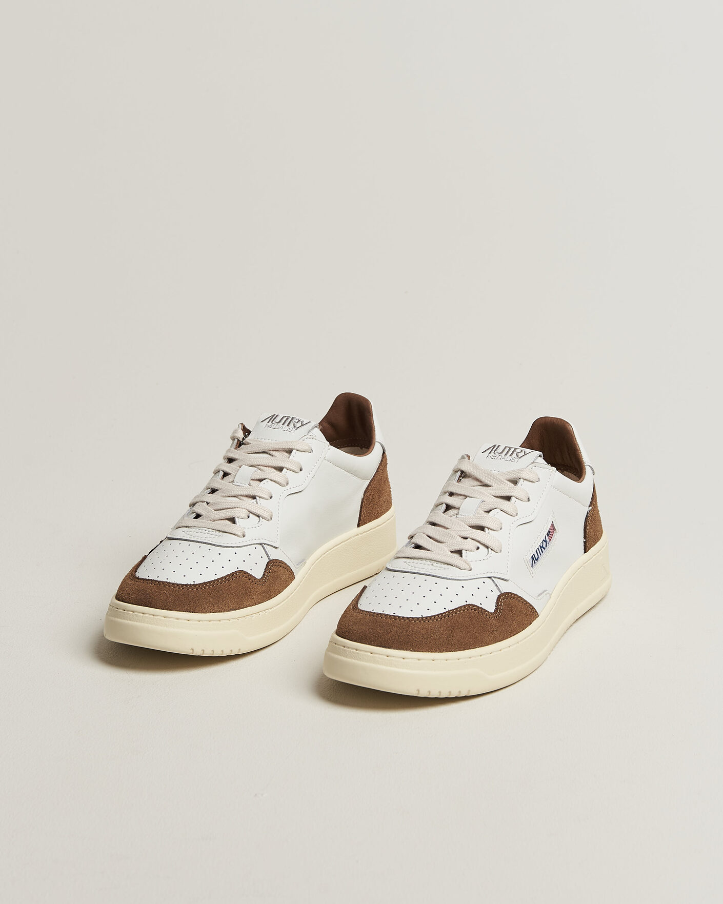 Herre | Sneakers | Autry | Medalist Low Soft Leather/Suede Sneaker White/Tabacco