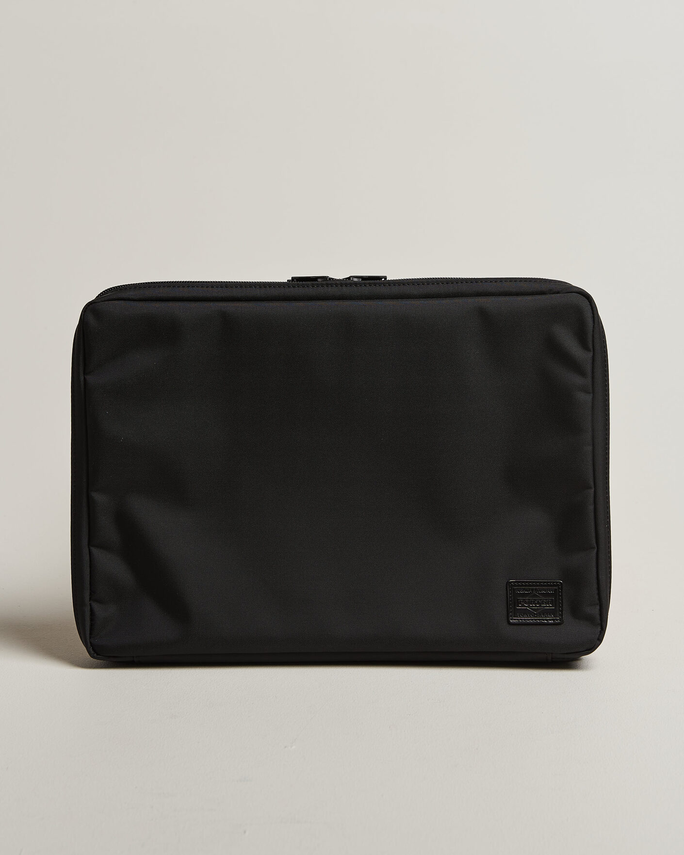 Herre | Vesker | Porter-Yoshida & Co. | View Document Case Black