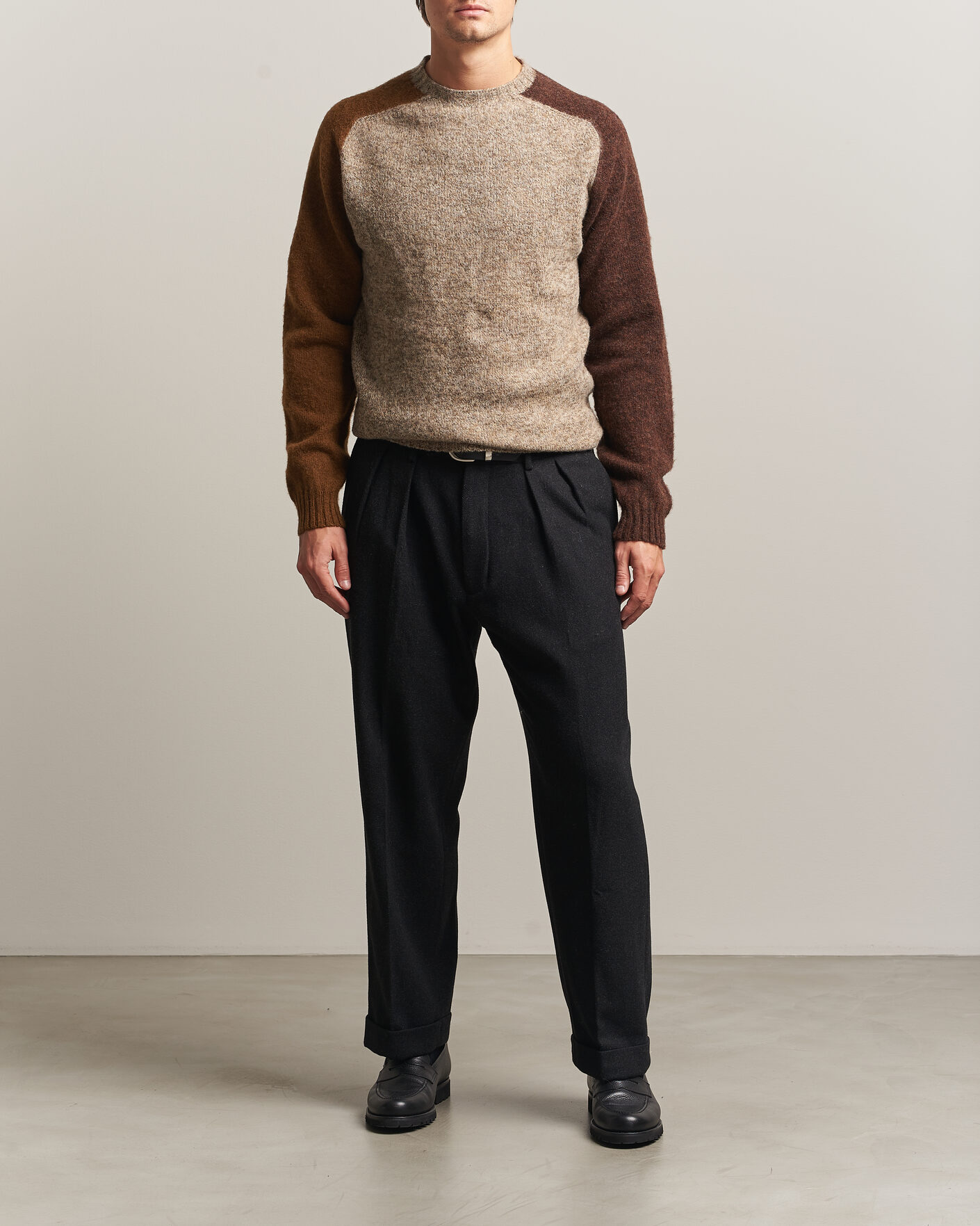 Herre | Gensere | Barbour Lifestyle | Scottish Made Block Colour Crew Light Stone