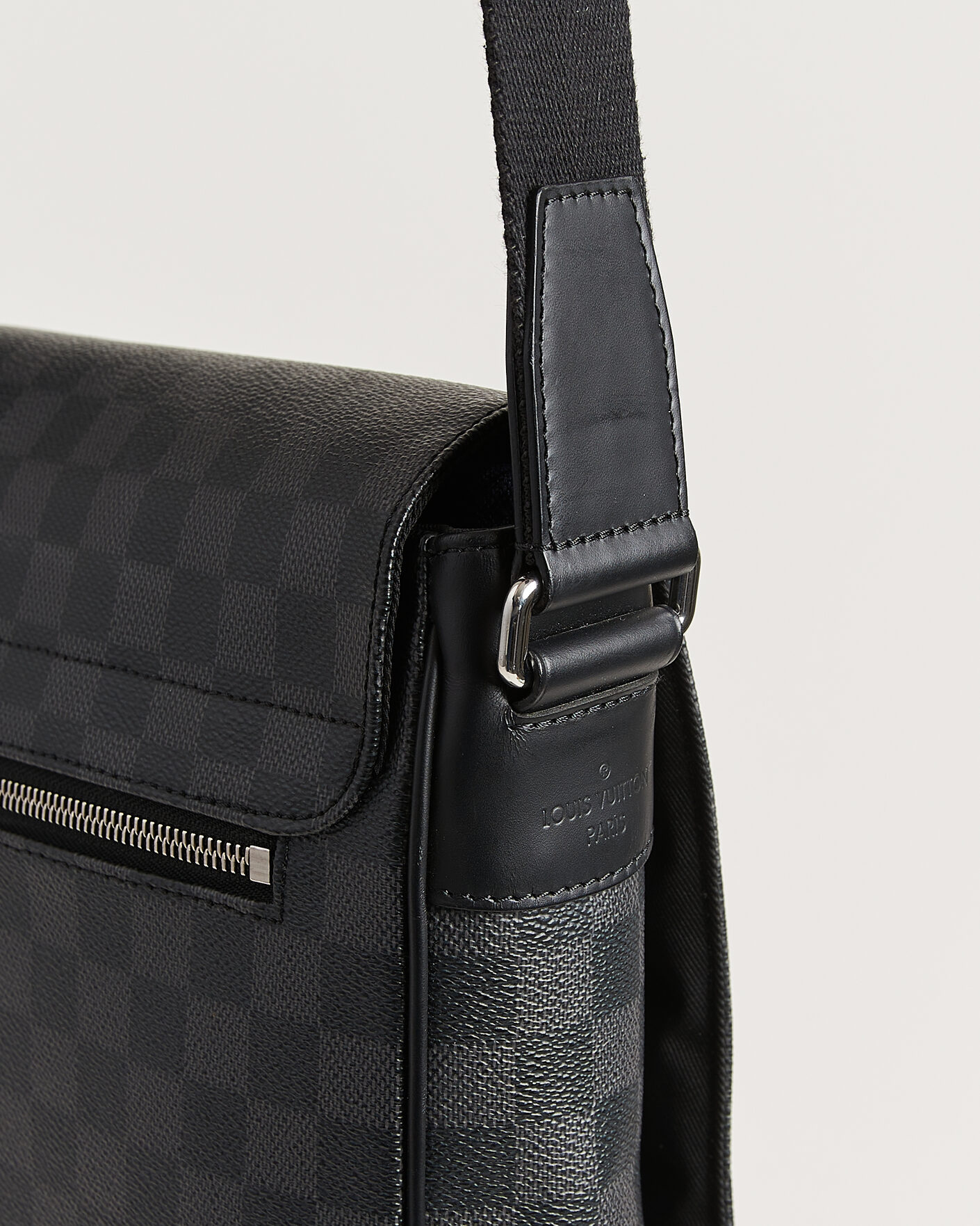 Herre | Pre-Owned & Vintage Bags | Louis Vuitton Pre-Owned | Louis Vuitton District Messenger Bag MM Damier Graphite