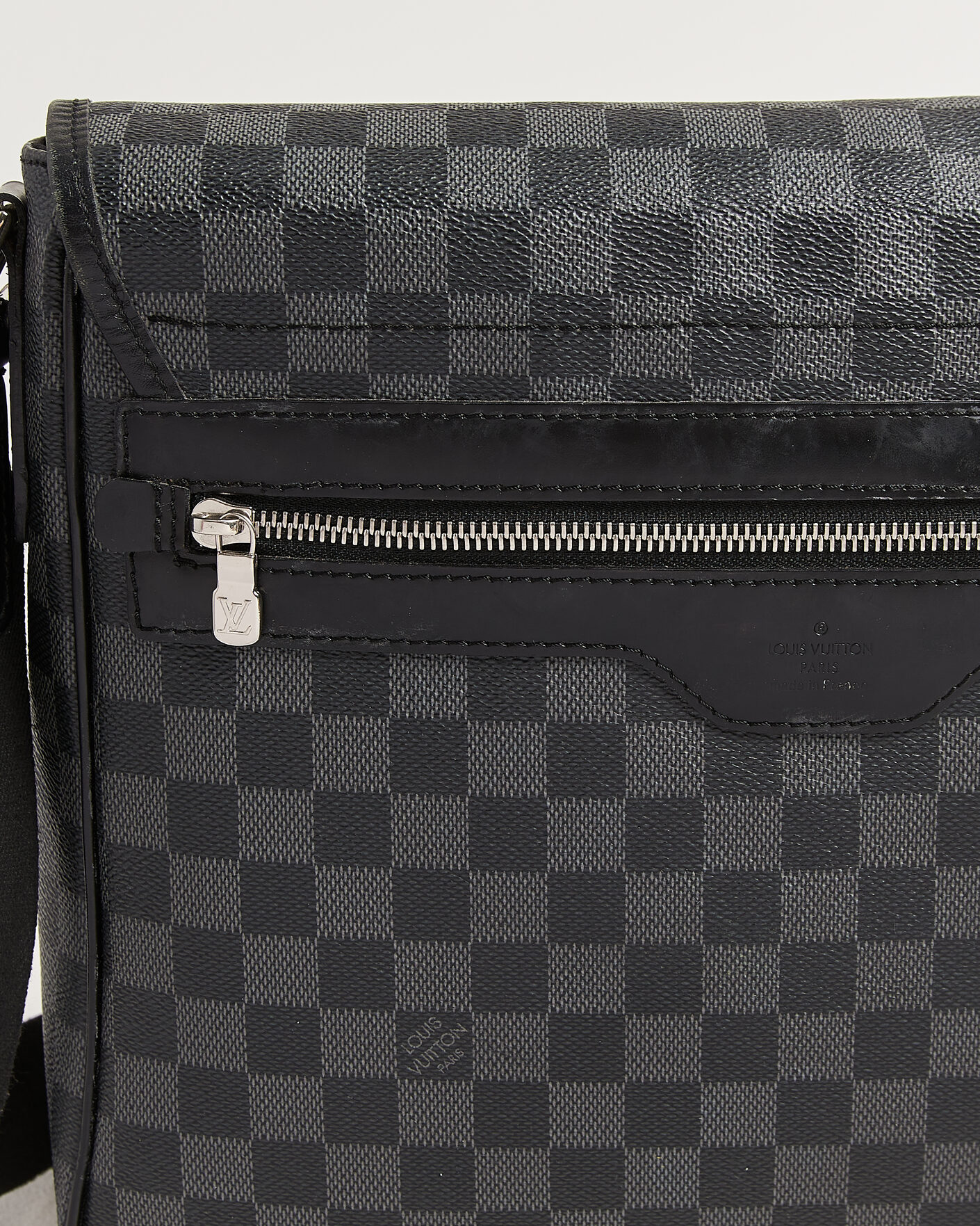 Herre | Pre-Owned & Vintage Bags | Louis Vuitton Pre-Owned | Daniel Shoulder Bag MM Damier Graphite