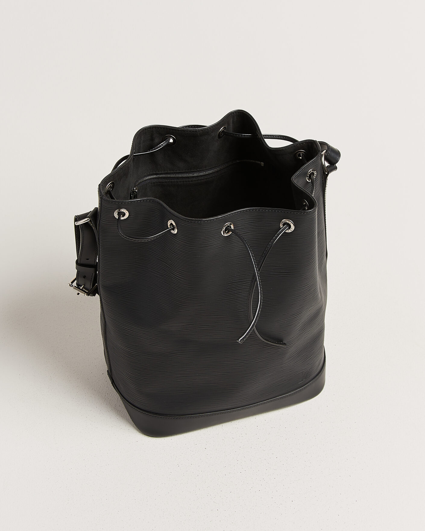 Herre | Pre-Owned & Vintage Bags | Louis Vuitton Pre-Owned | Noé Epi Leather Black