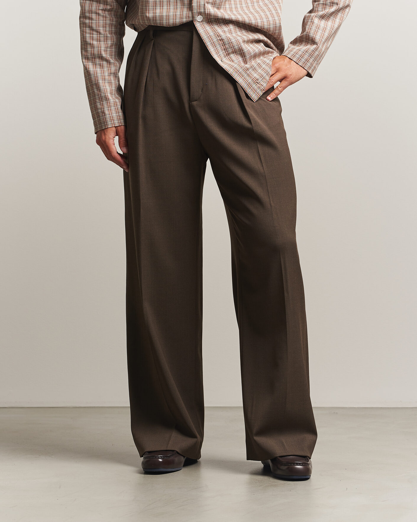 Herre | Bukser | Filippa K | Milo Wide Wool Trousers Walnut Brown
