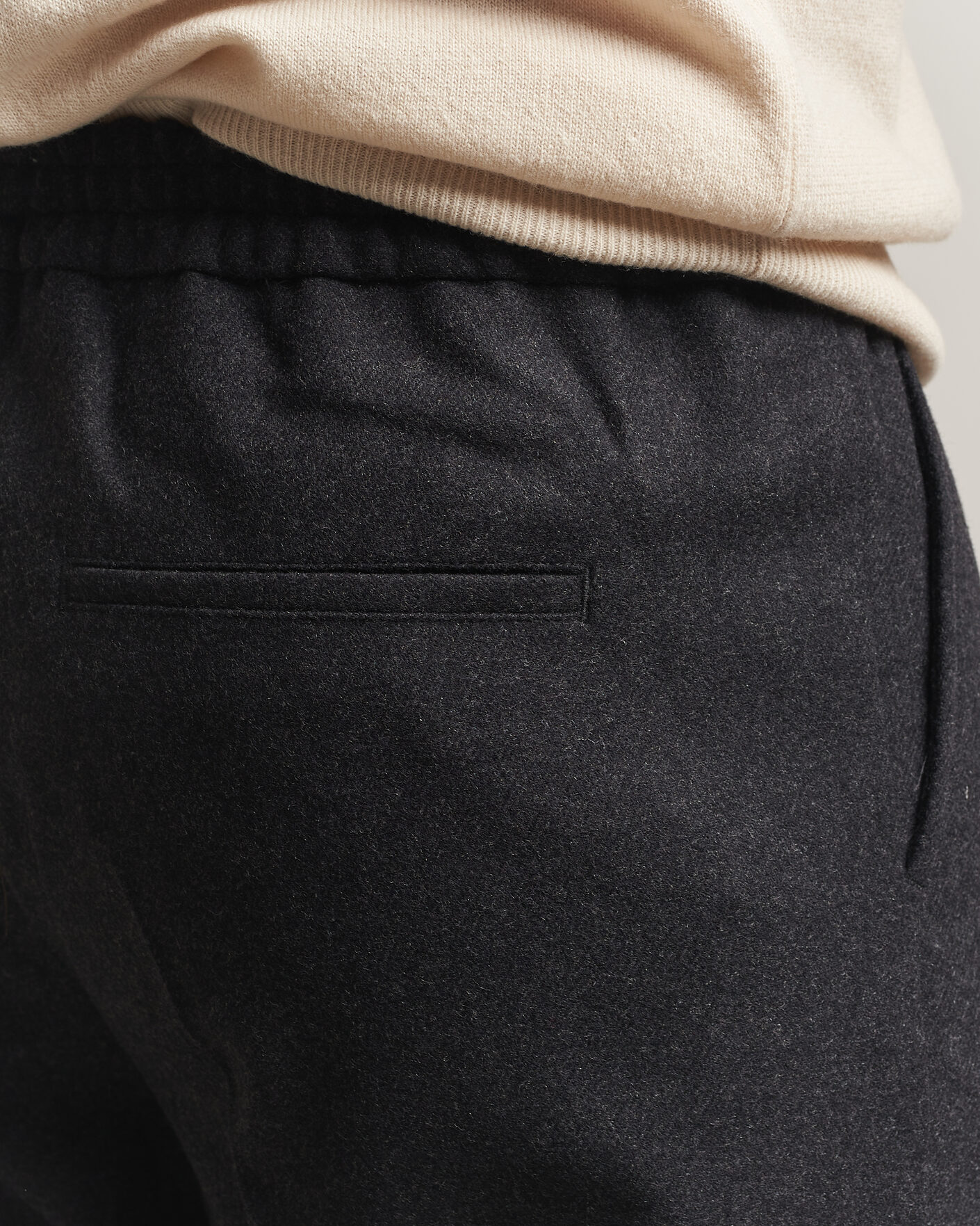 Herre | Bukser | Filippa K | Theo Relaxed Flannel Trousers Anthracite Melange