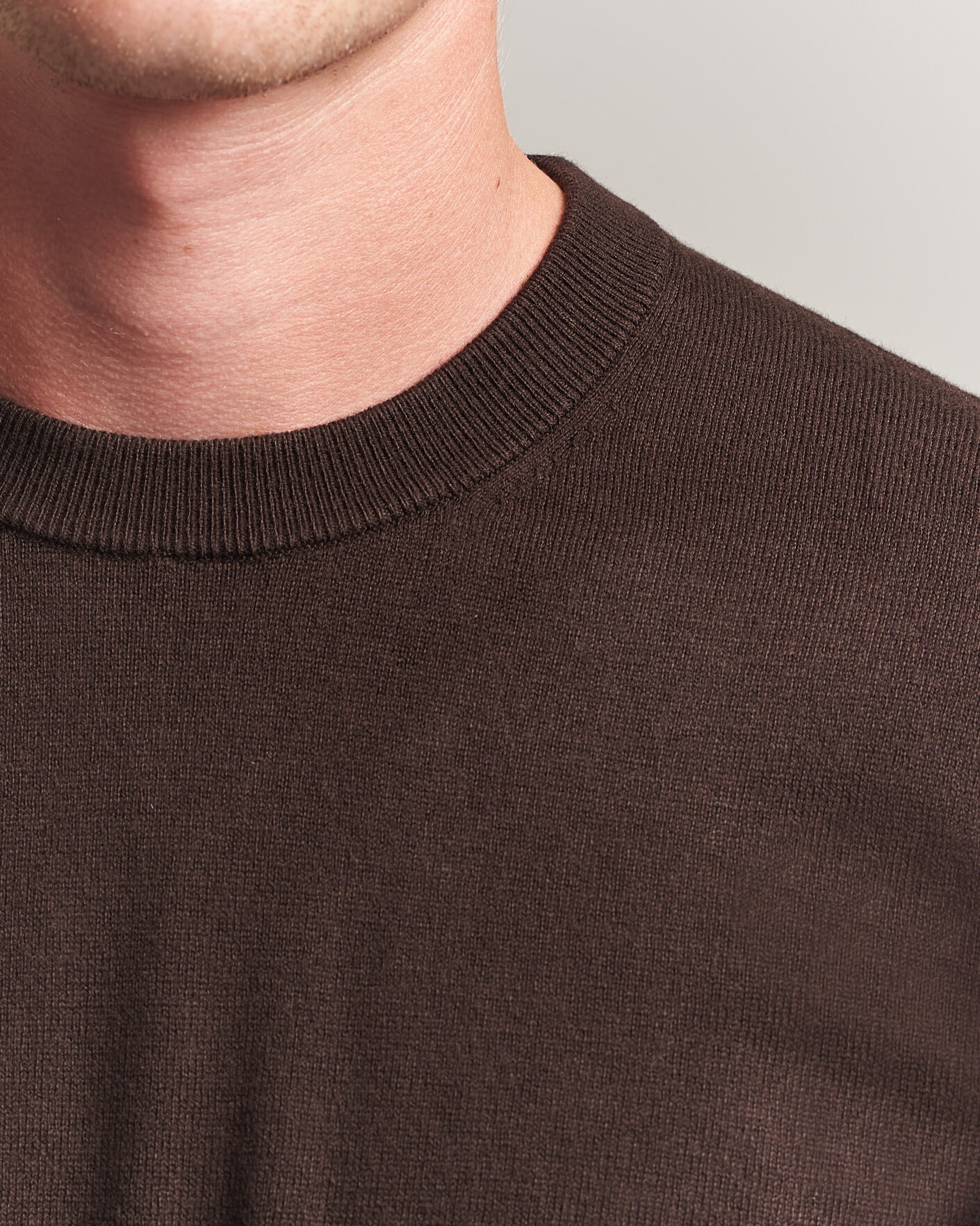 Herre | Gensere | Filippa K | Cotton Merino Knitted Sweater Dark Chocolate