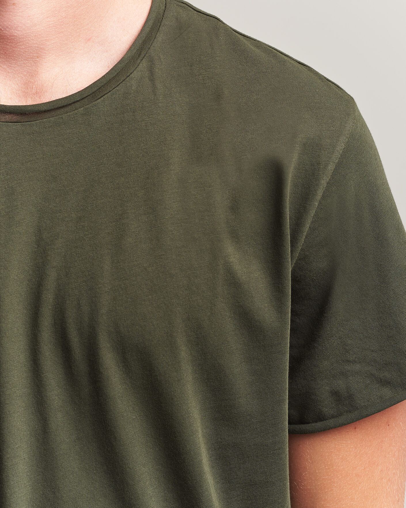 Herre | T-Shirts | Filippa K | Roll Neck Crew Neck T-Shirt Night Green