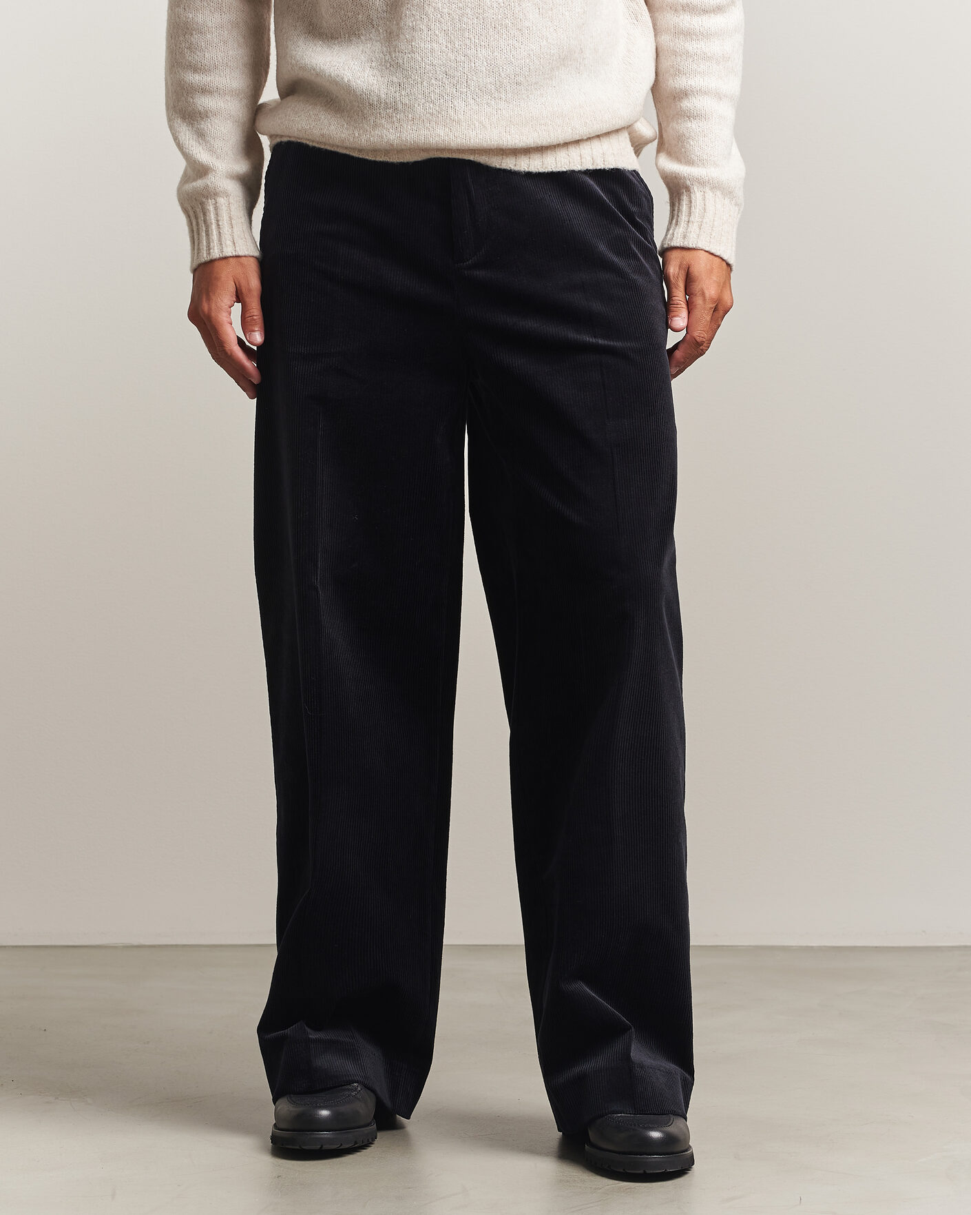 Herre | Bukser | Filippa K | Hector Corduroy Trousers Dark Navy