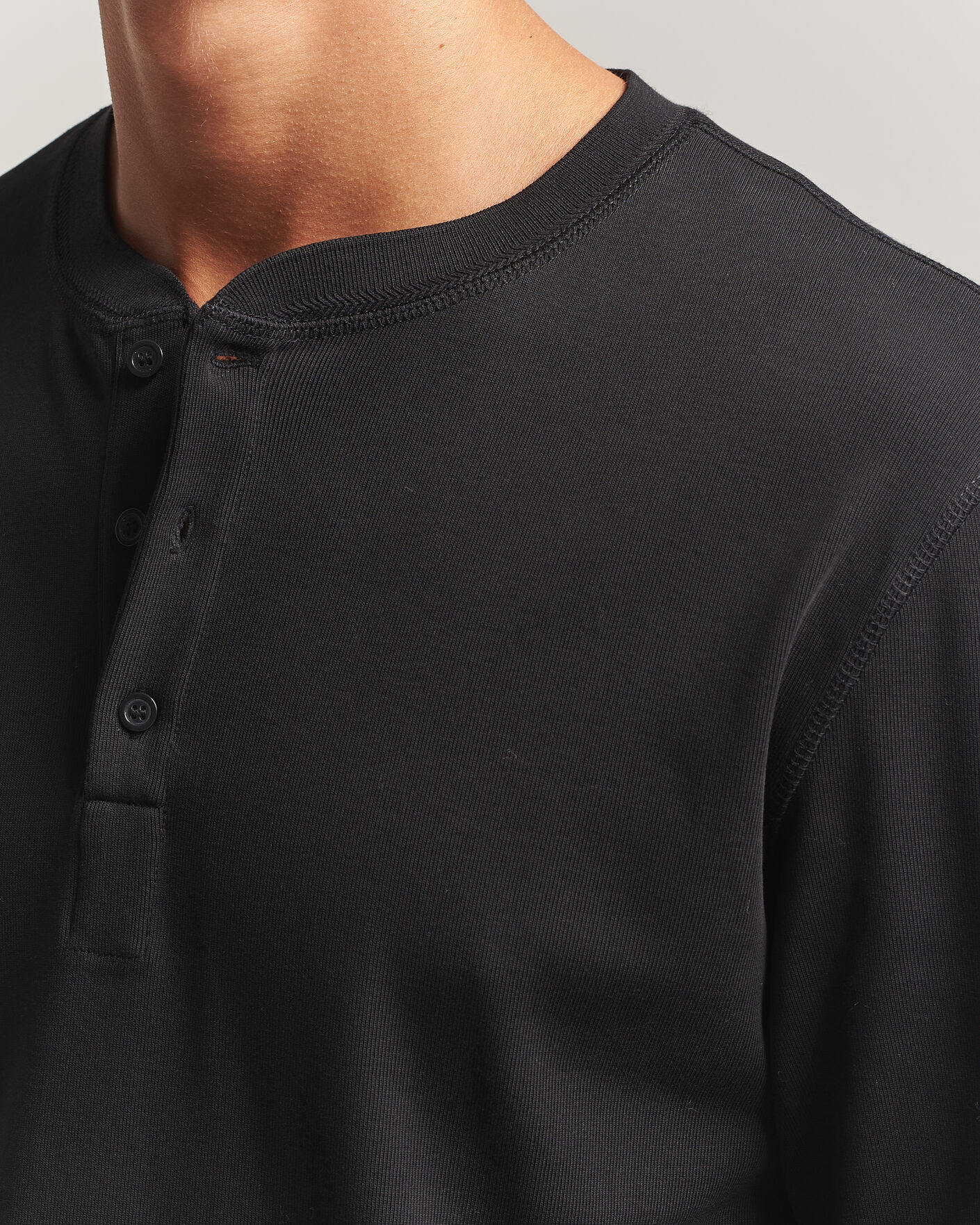 Herre | Gensere | Filippa K | Cotton Rib Henley Black