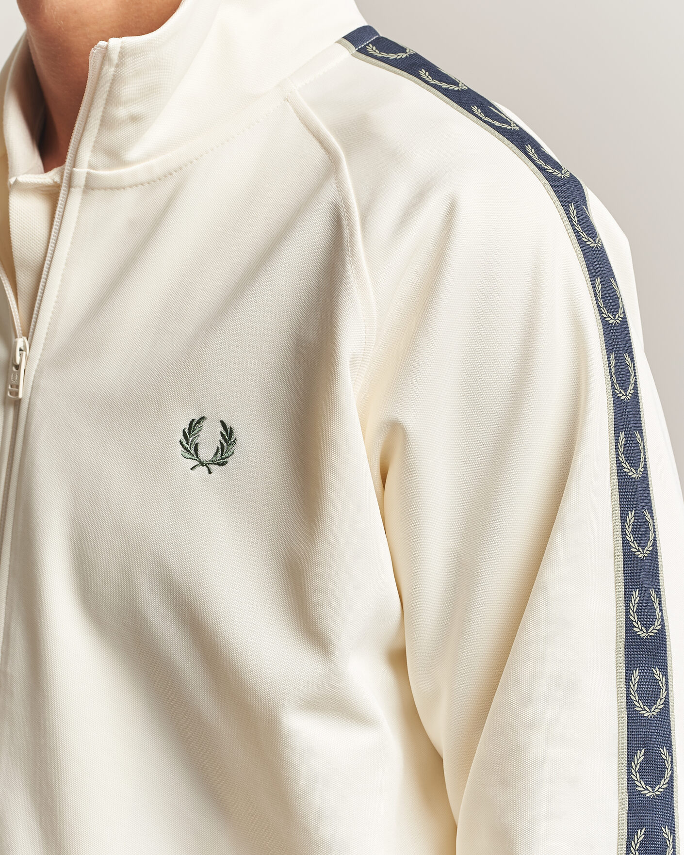 Herre | Gensere | Fred Perry | Taped Track Jacket Ecru