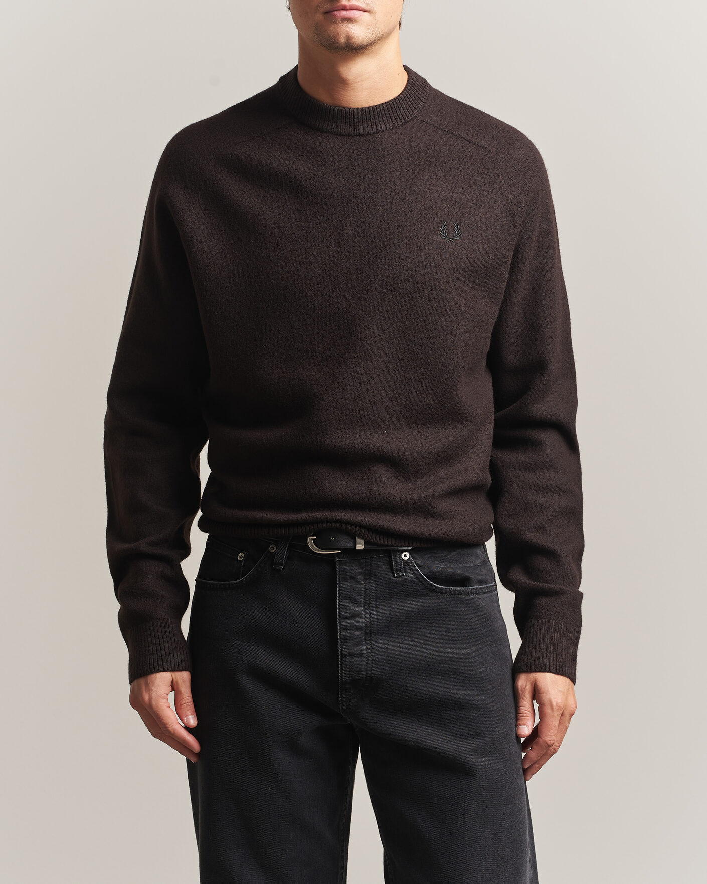 Herre | Gensere | Fred Perry | Wool Saddle Sleeve Crew Neck Rich Brown