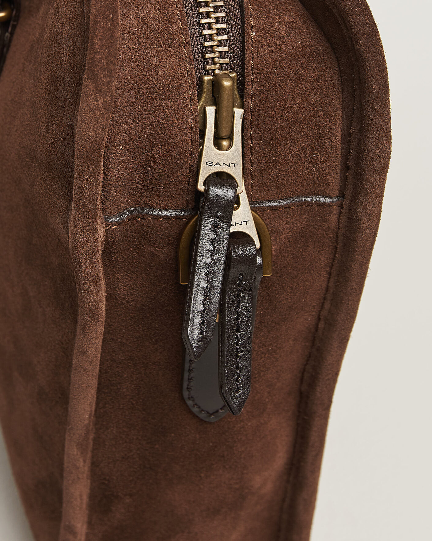 Herre | Vesker | Gant | Suede Commuter Bag Soil Brown