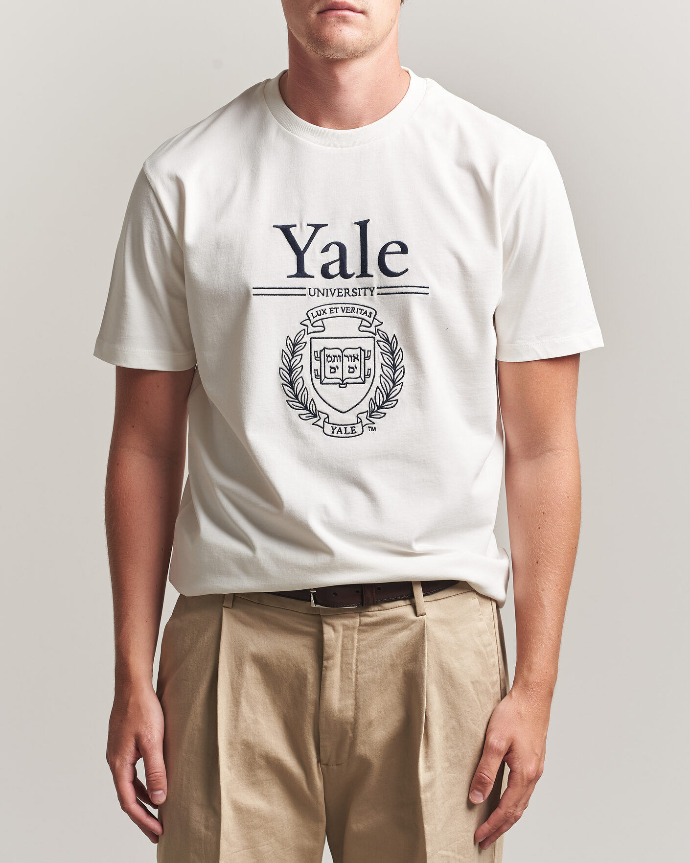 Herre | T-Shirts | Gant | YALE Crew Neck T-Shirt Eggshell