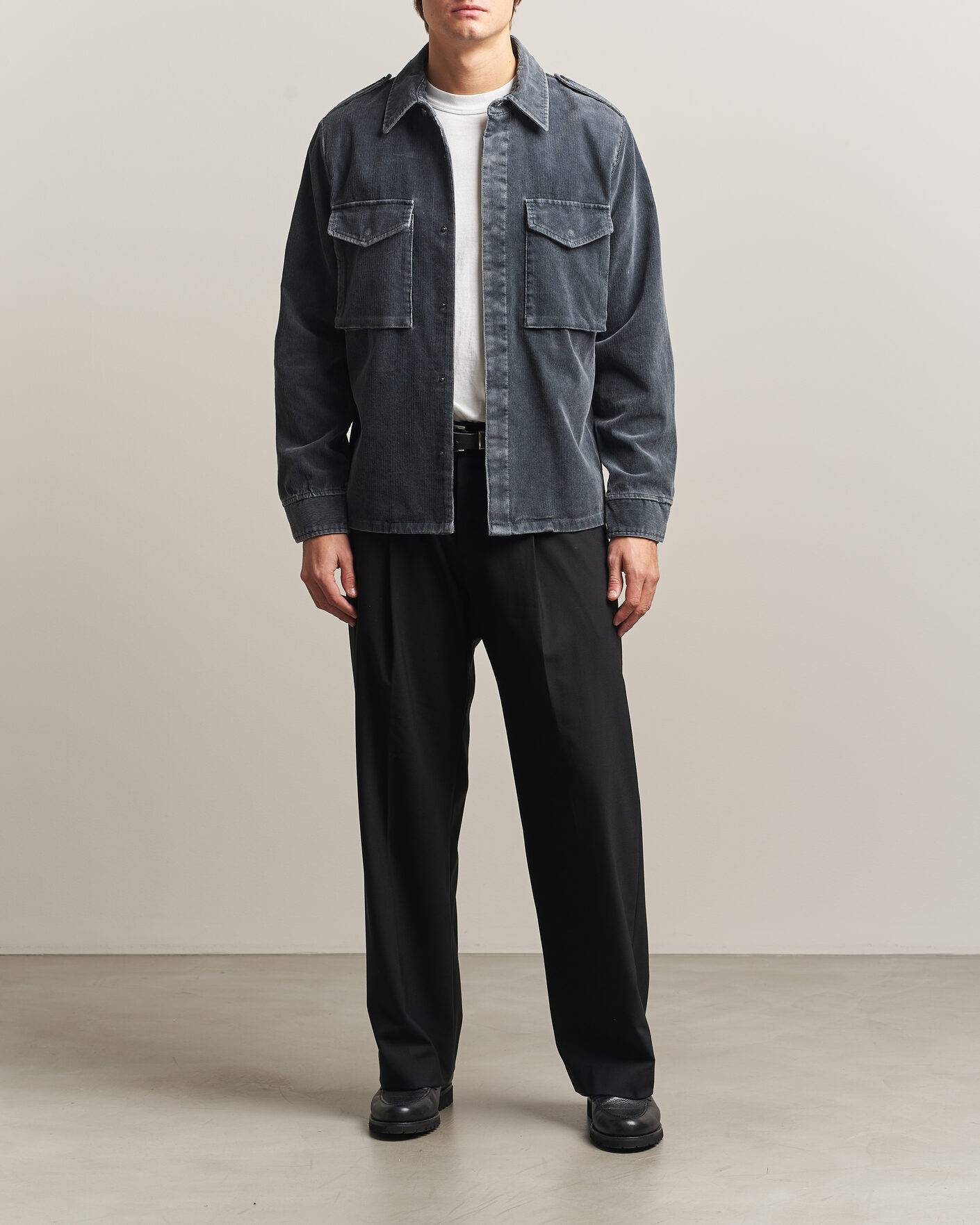 Herre | Skjorter | Aspesi | Double Pocket Corduroy Overshirt Washed Black