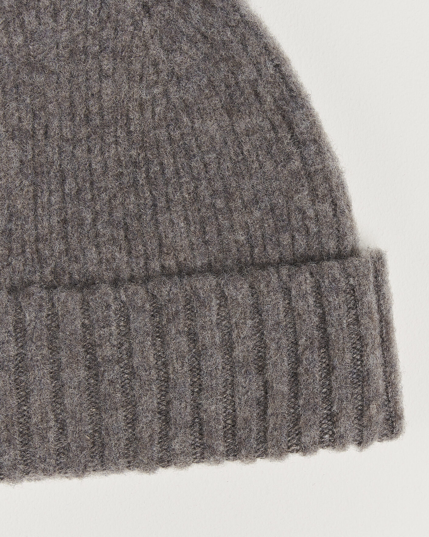 Herre | Luer | Robert Mackie | Rona Ribbed Shaggy Lambswool Beanie Light Brown