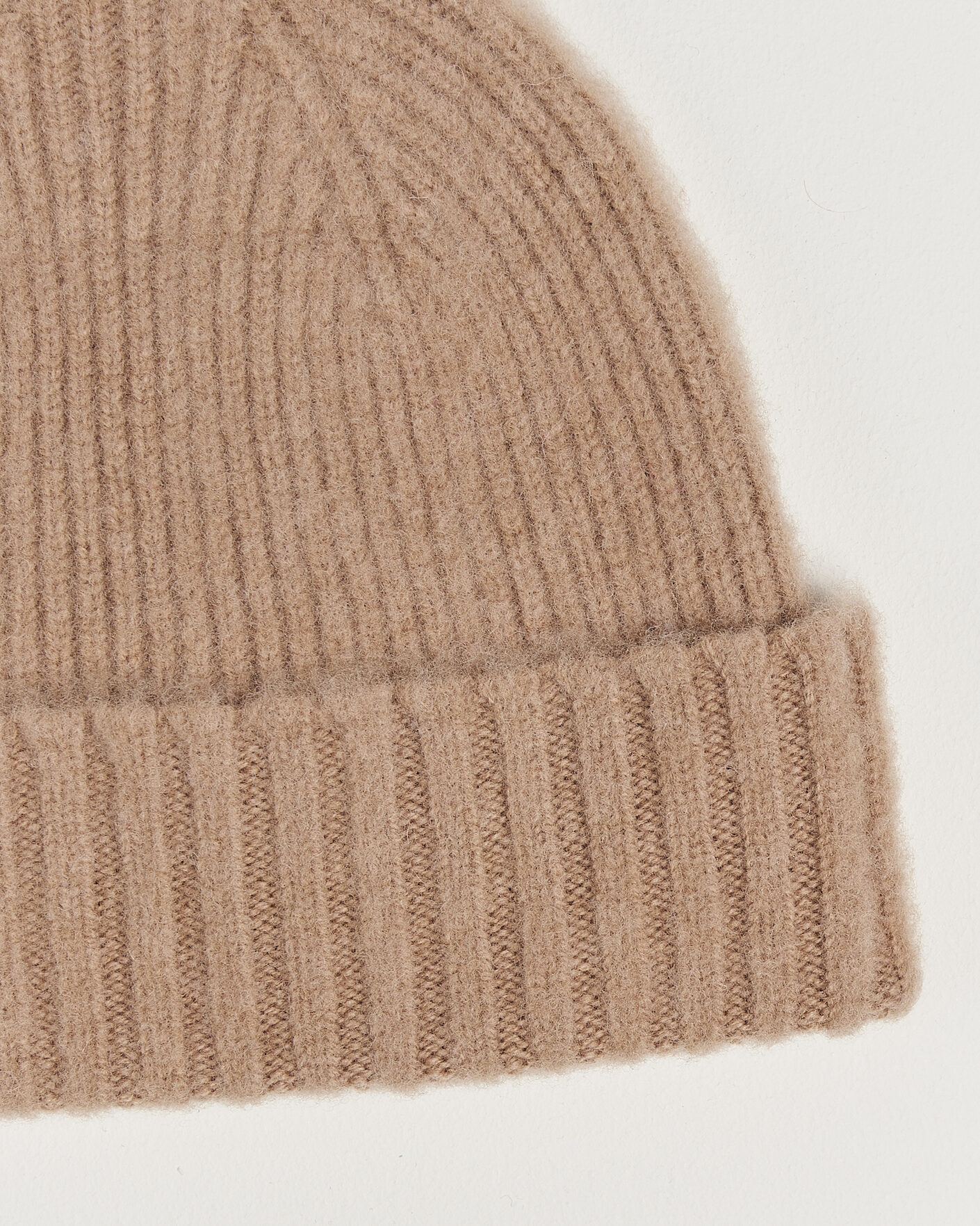 Herre | Luer | Robert Mackie | Rona Ribbed Shaggy Lambswool Beanie Camel