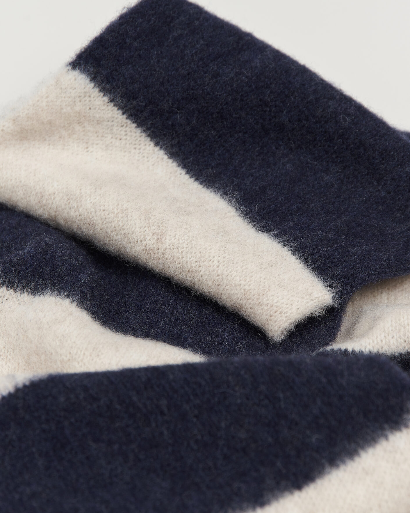 Herre | Skjerf | Robert Mackie | Rona Ribbed Shaggy Lambswool Scarf White/Blue Mix