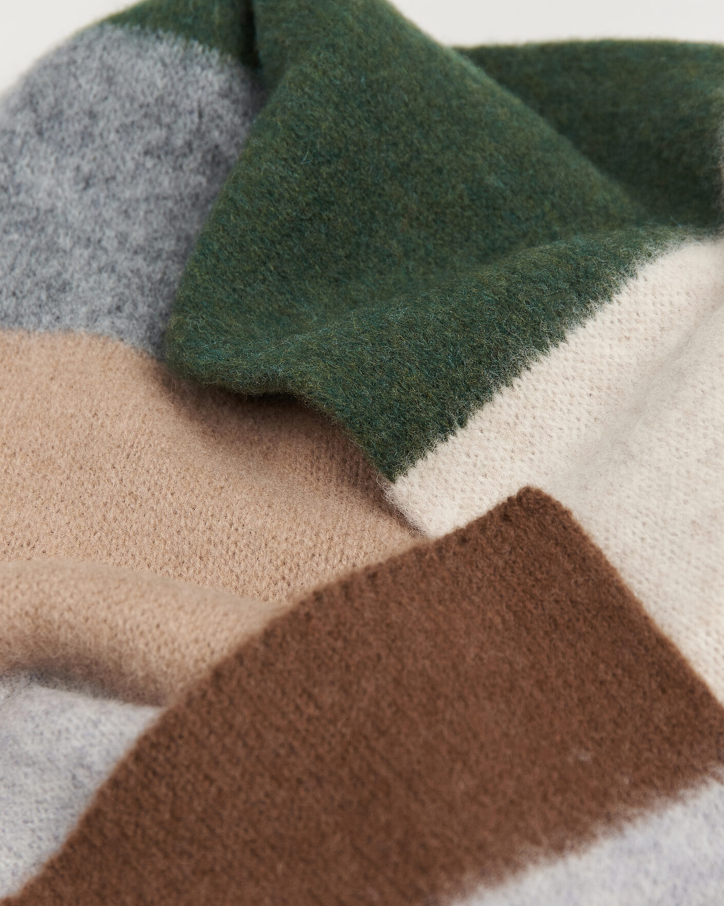 Herre | Skjerf | Robert Mackie | Rona Ribbed Shaggy Lambswool Scarf Grey/Green/Beige Mix